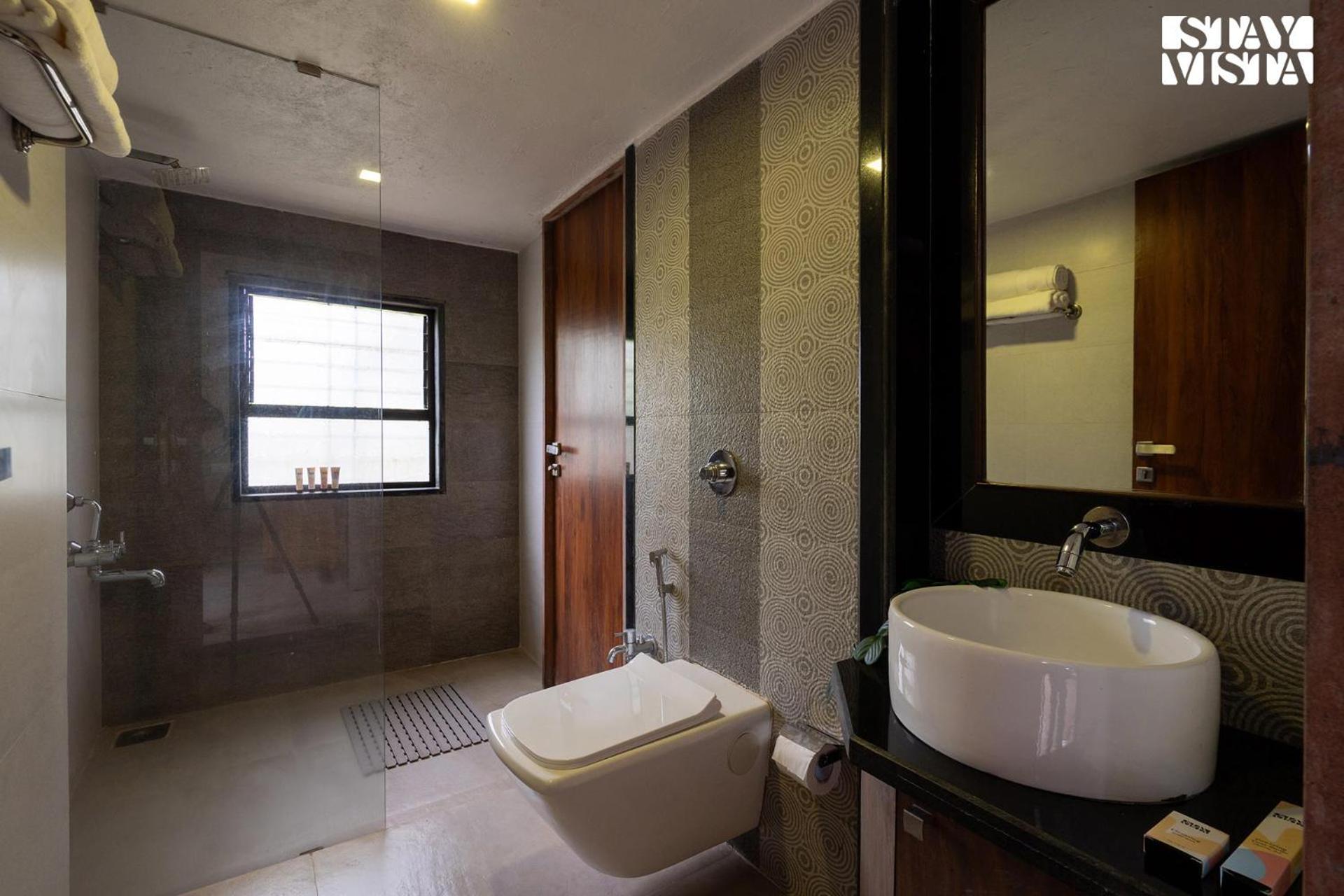 Otonia By Stayvista With Indoor Swimming Pool, Modern Interiors & A Mix Of Indoor & Outdoor Games * Panchgani