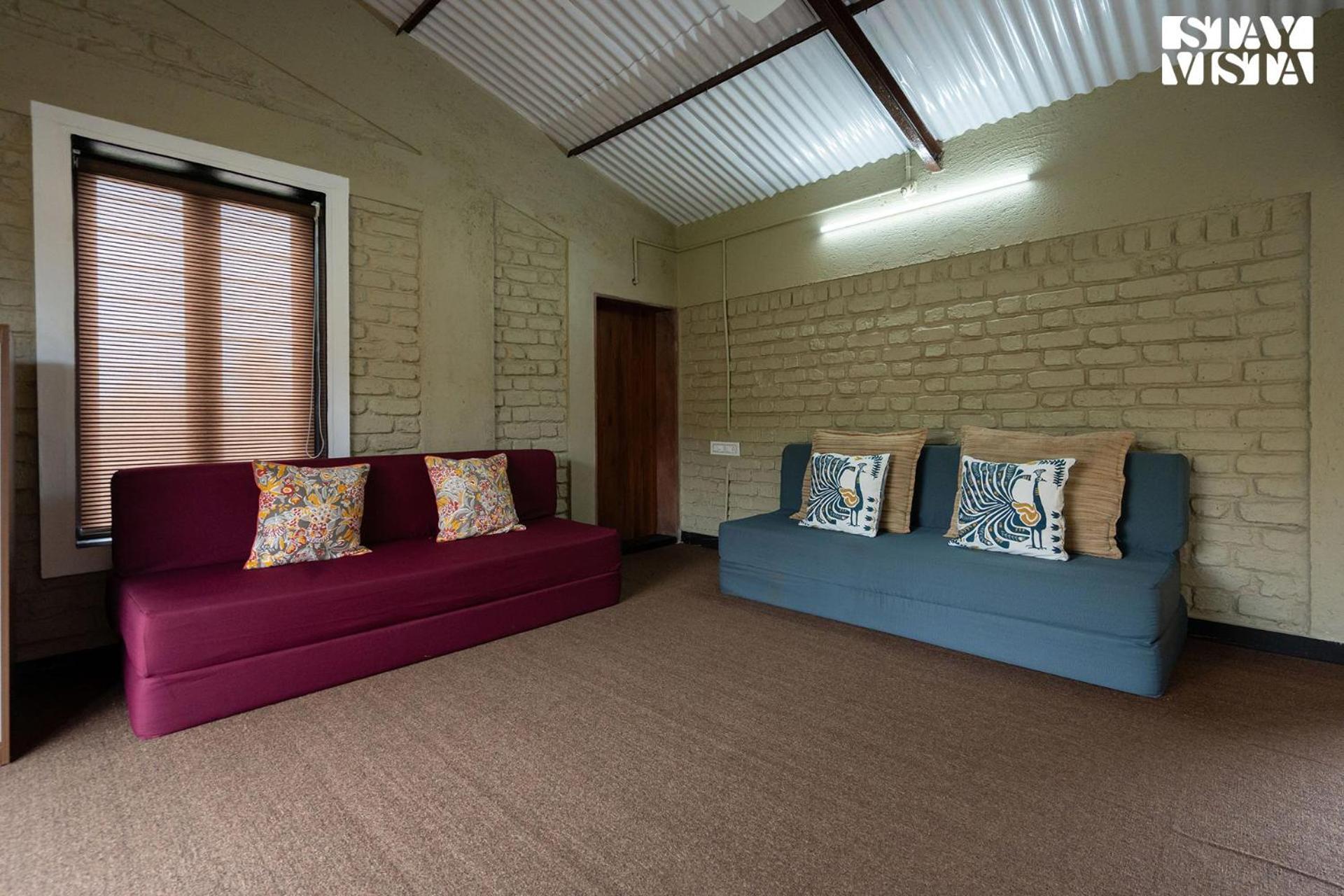 Otonia By Stayvista With Indoor Swimming Pool, Modern Interiors & A Mix Of Indoor & Outdoor Games Villa *