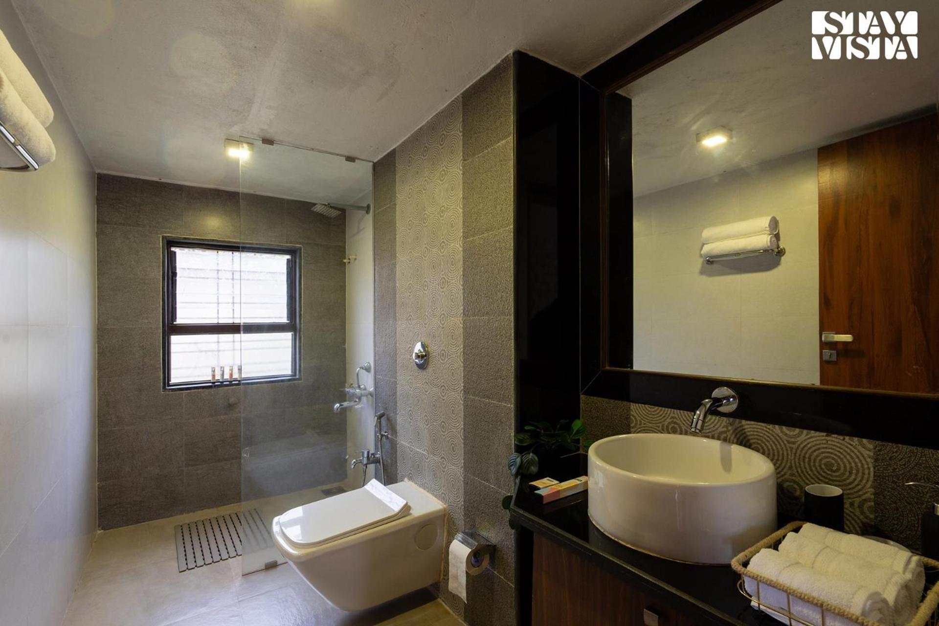 Otonia By Stayvista With Indoor Swimming Pool, Modern Interiors & A Mix Of Indoor & Outdoor Games Villa