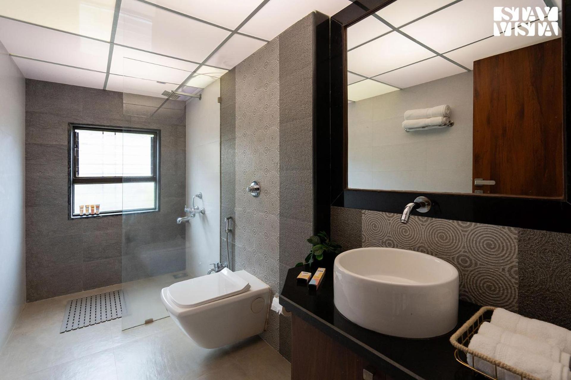 Villa Otonia By Stayvista With Indoor Swimming Pool, Modern Interiors & A Mix Of Indoor & Outdoor Games Panchgani