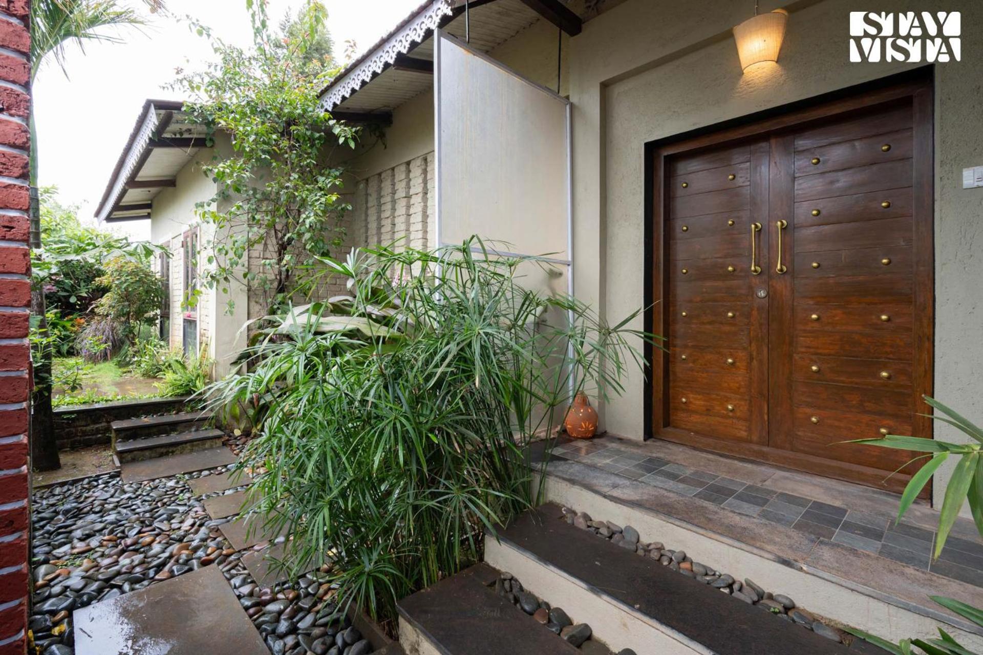 Otonia By Stayvista With Indoor Swimming Pool, Modern Interiors & A Mix Of Indoor & Outdoor Games Villa *