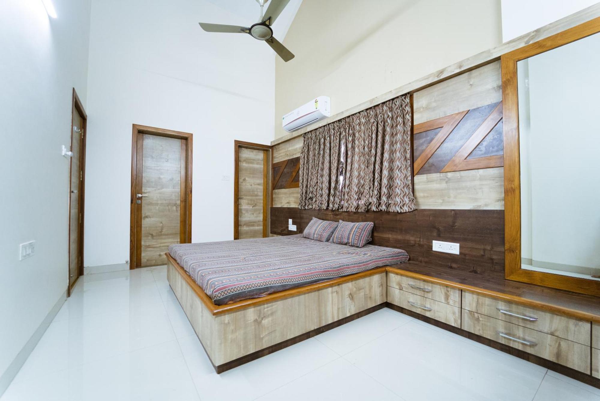 The Royal Villa