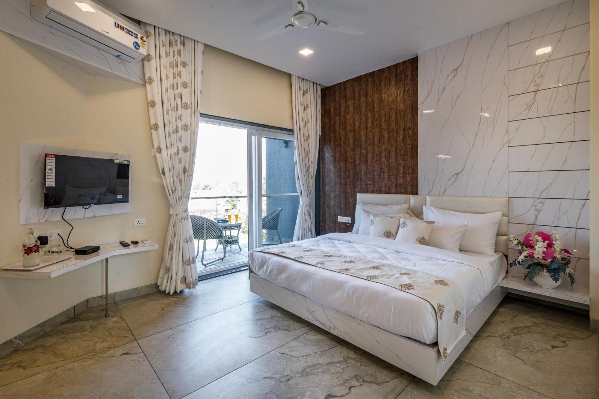 Villa Saffronstays Blueberry *