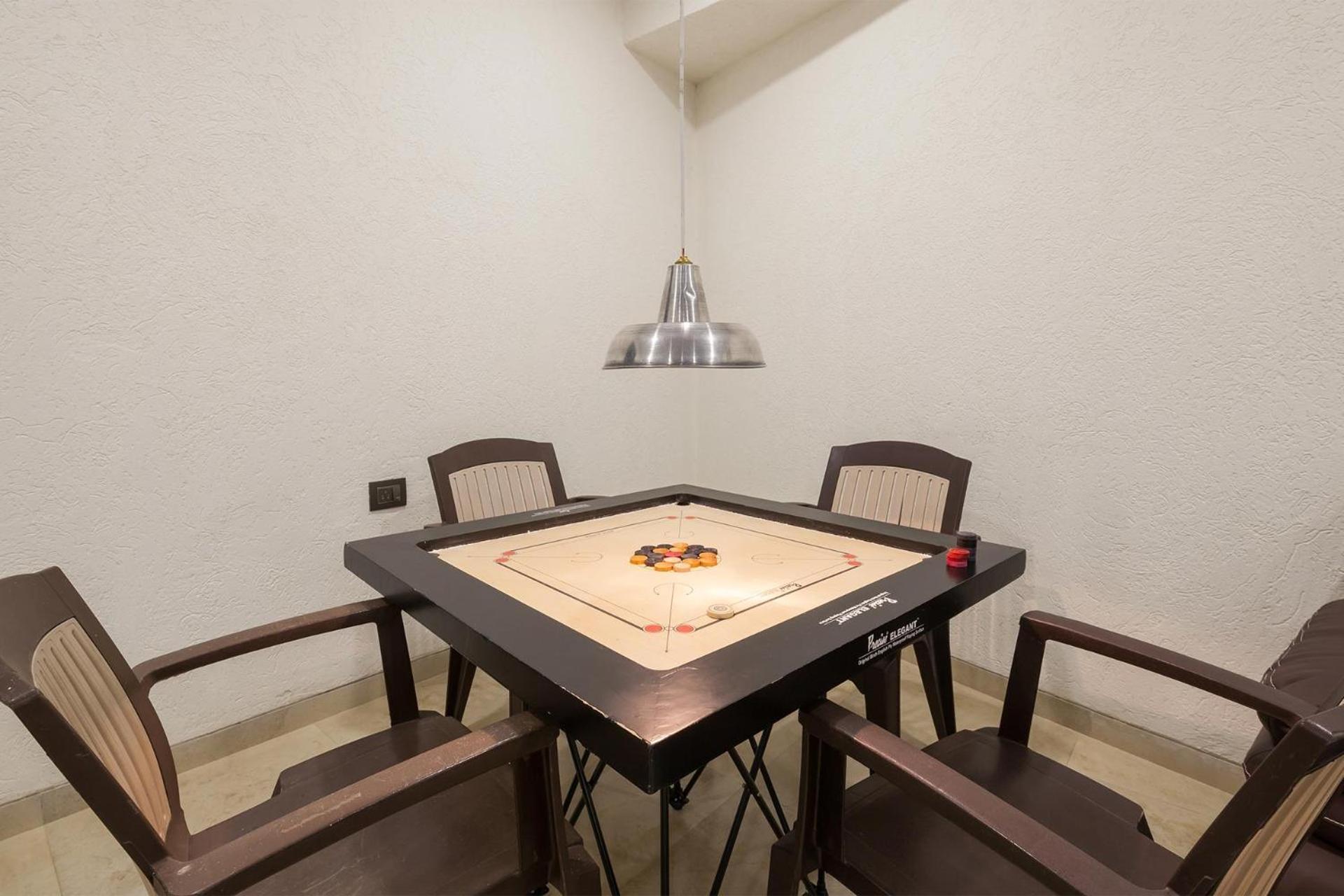 Villa Grande Montana By Stayvista - Luxurious Hillside Featuring Pool, Theater, And Games