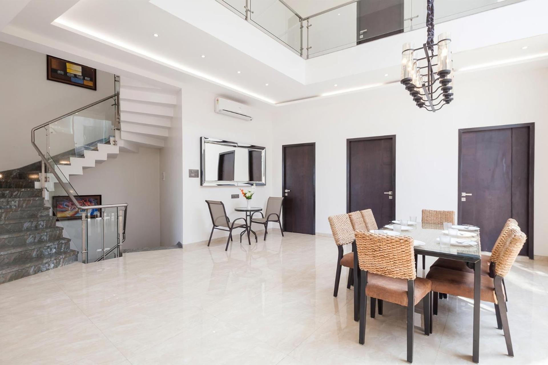 Grande Montana By Stayvista - Luxurious Hillside Featuring Pool, Theater, And Games Panchgani