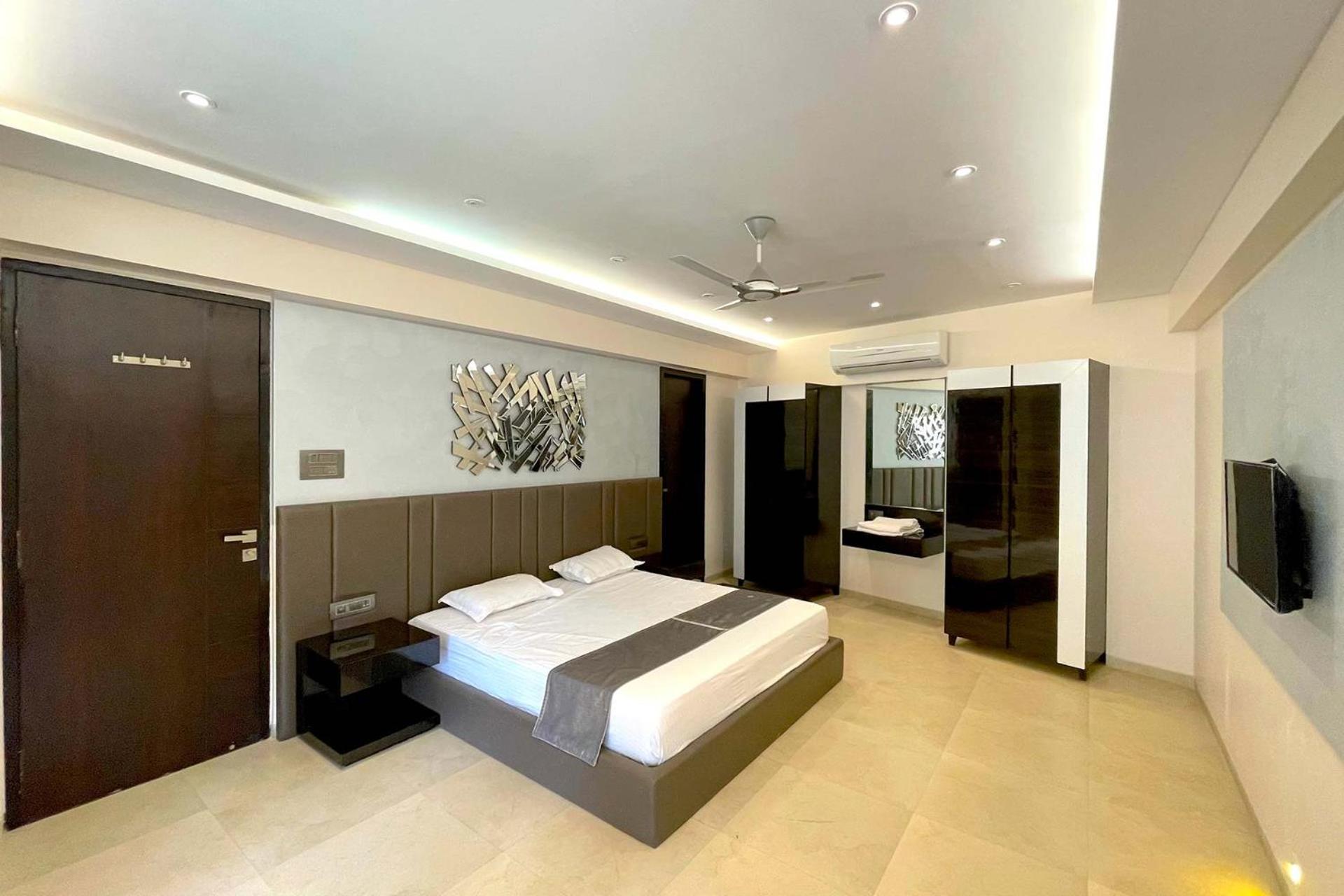 Villa Grande Montana By Stayvista - Luxurious Hillside Featuring Pool, Theater, And Games Panchgani