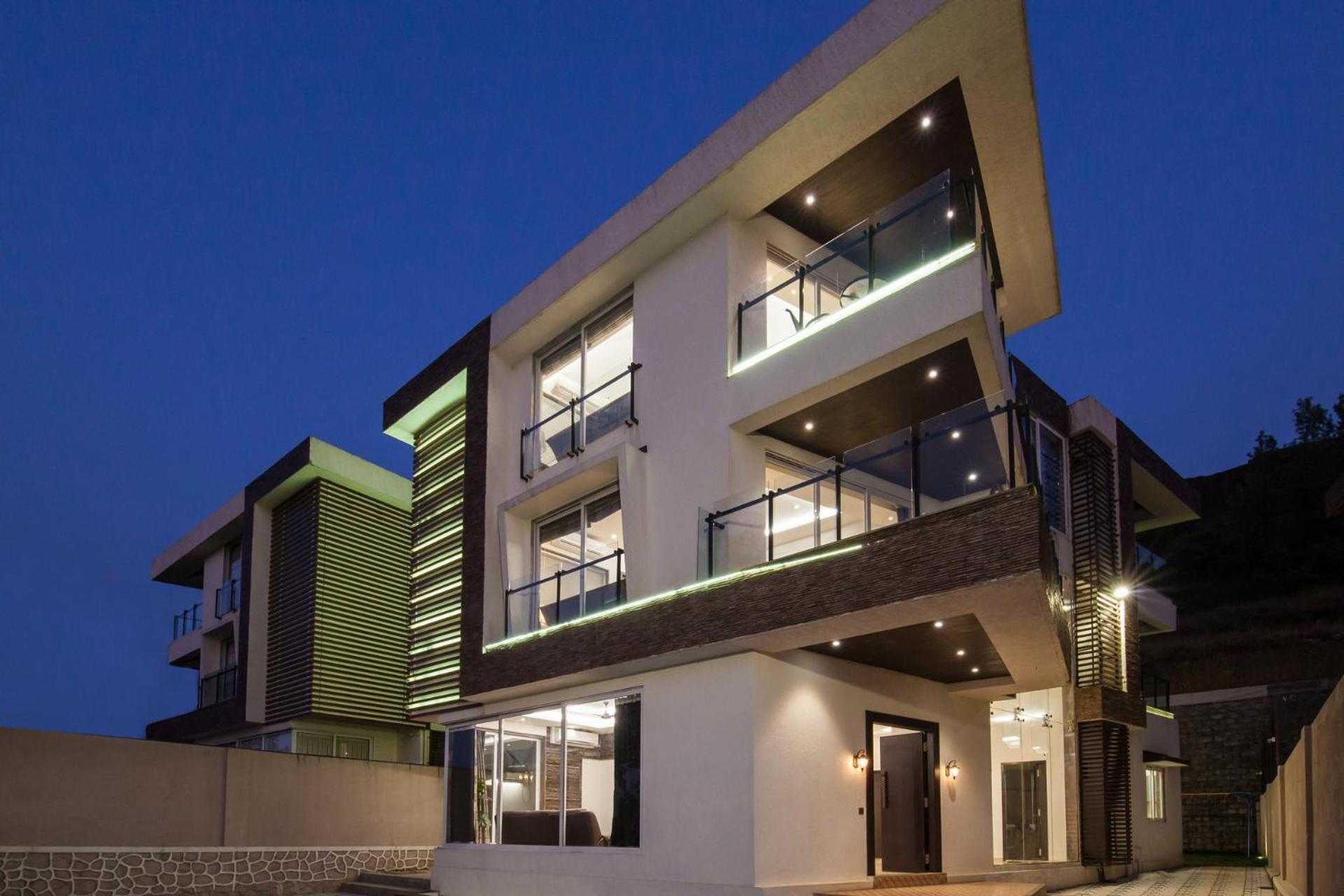 Grande Montana By Stayvista - Luxurious Hillside Featuring Pool, Theater, And Games Villa Panchgani
