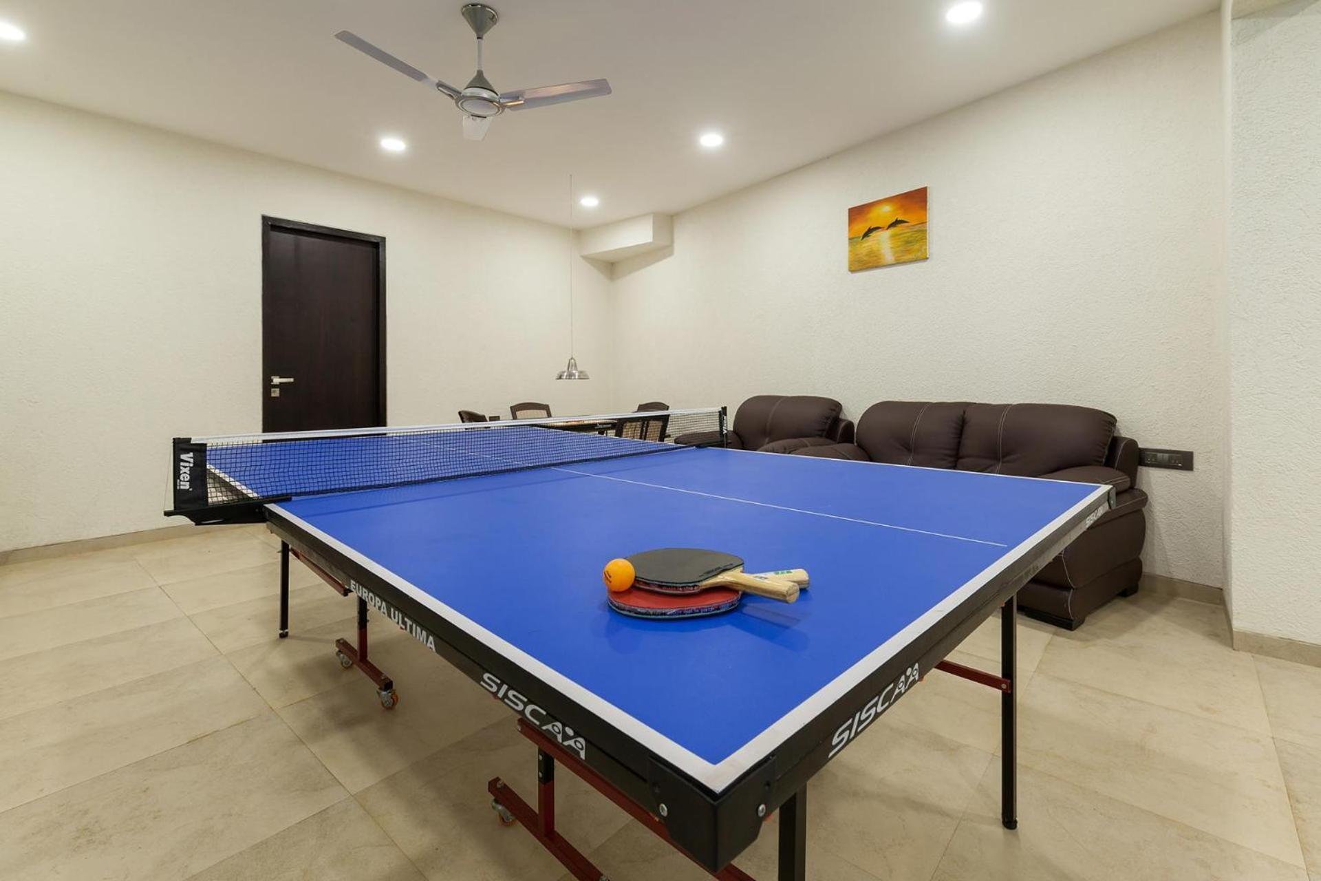 Grande Montana By Stayvista - Luxurious Hillside Featuring Pool, Theater, And Games *