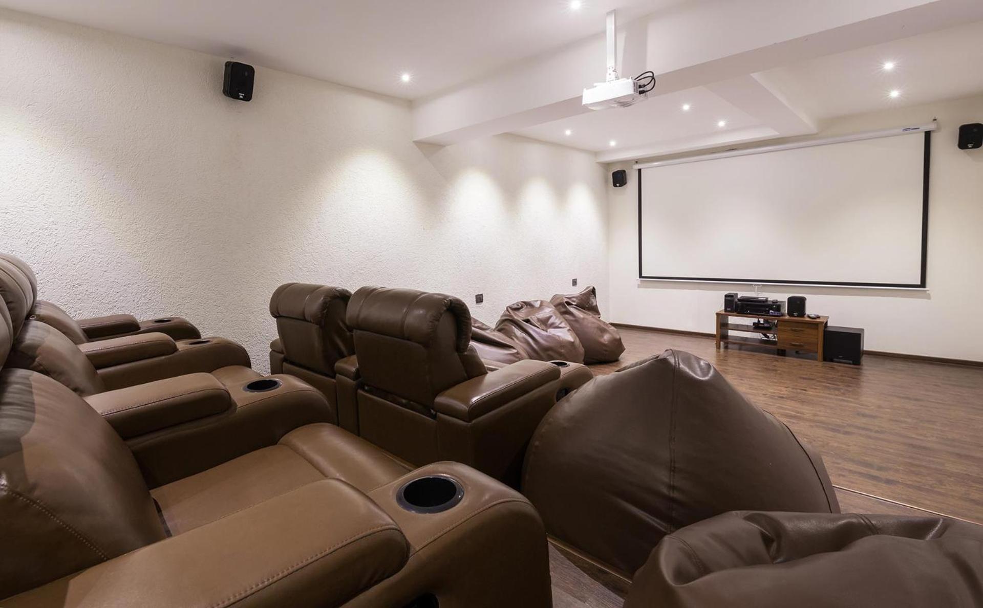 Grande Montana By Stayvista - Luxurious Hillside Featuring Pool, Theater, And Games Villa *