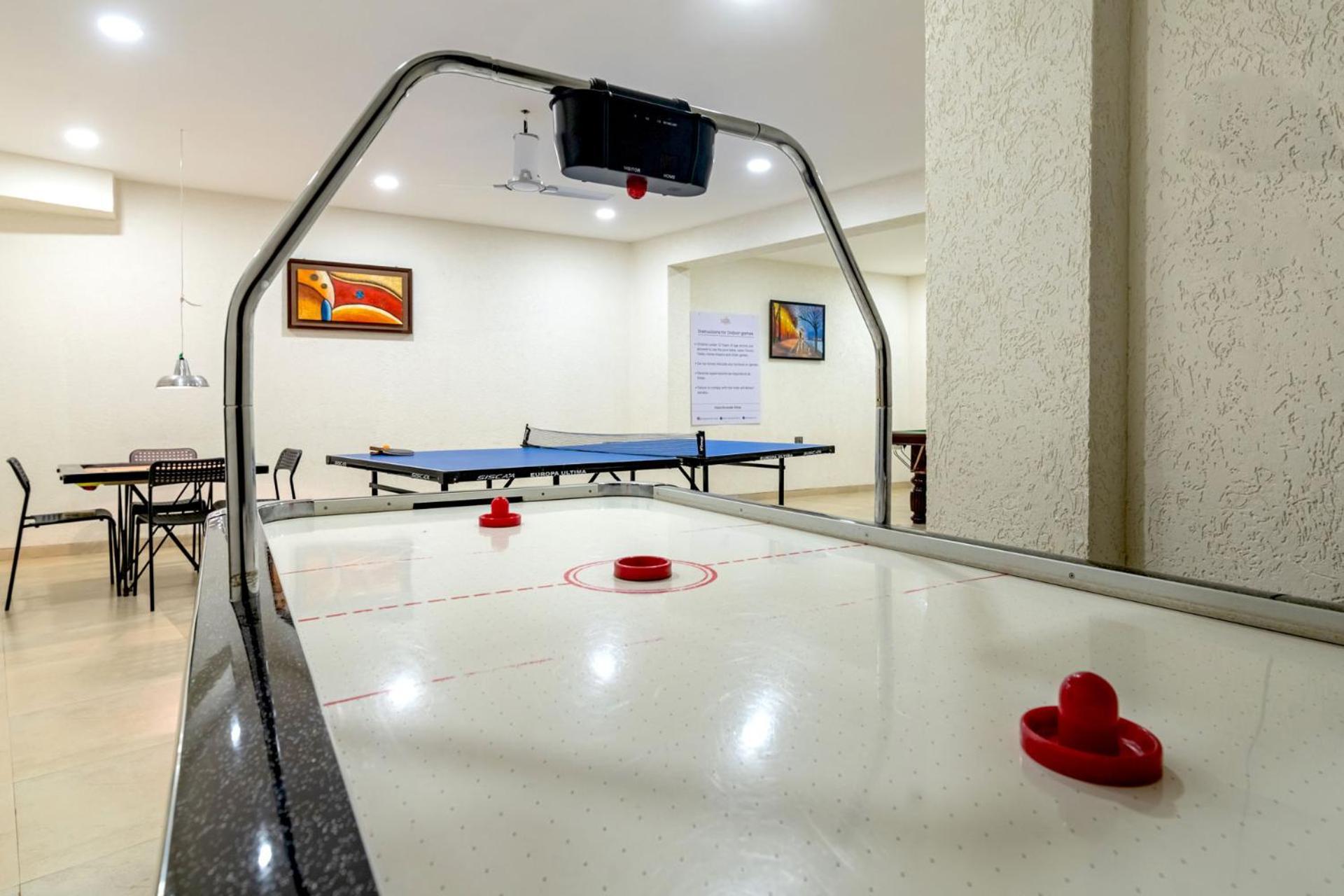 Grande Montana By Stayvista - Luxurious Hillside Featuring Pool, Theater, And Games *