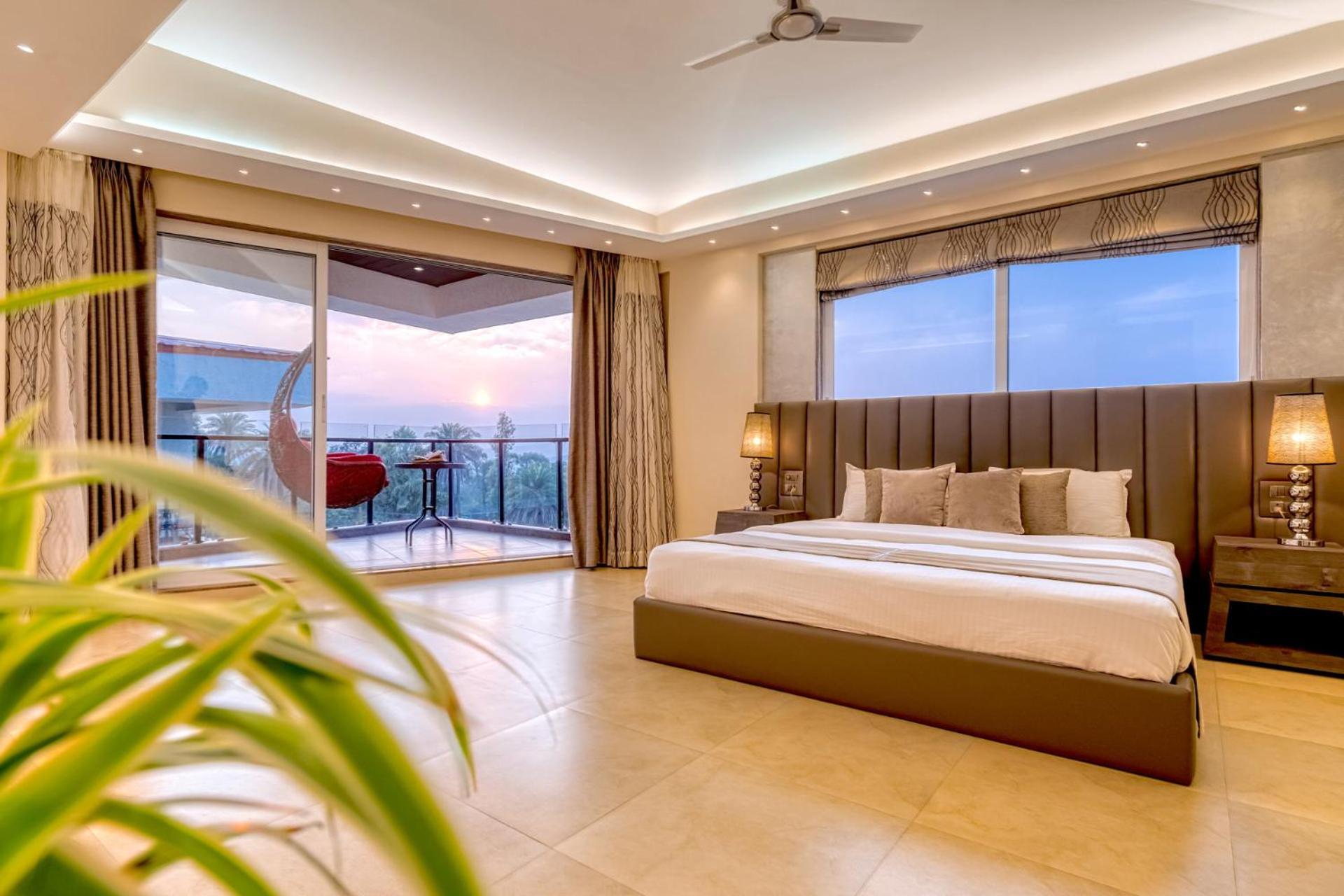Villa Grande Montana By Stayvista - Luxurious Hillside Featuring Pool, Theater, And Games Panchgani