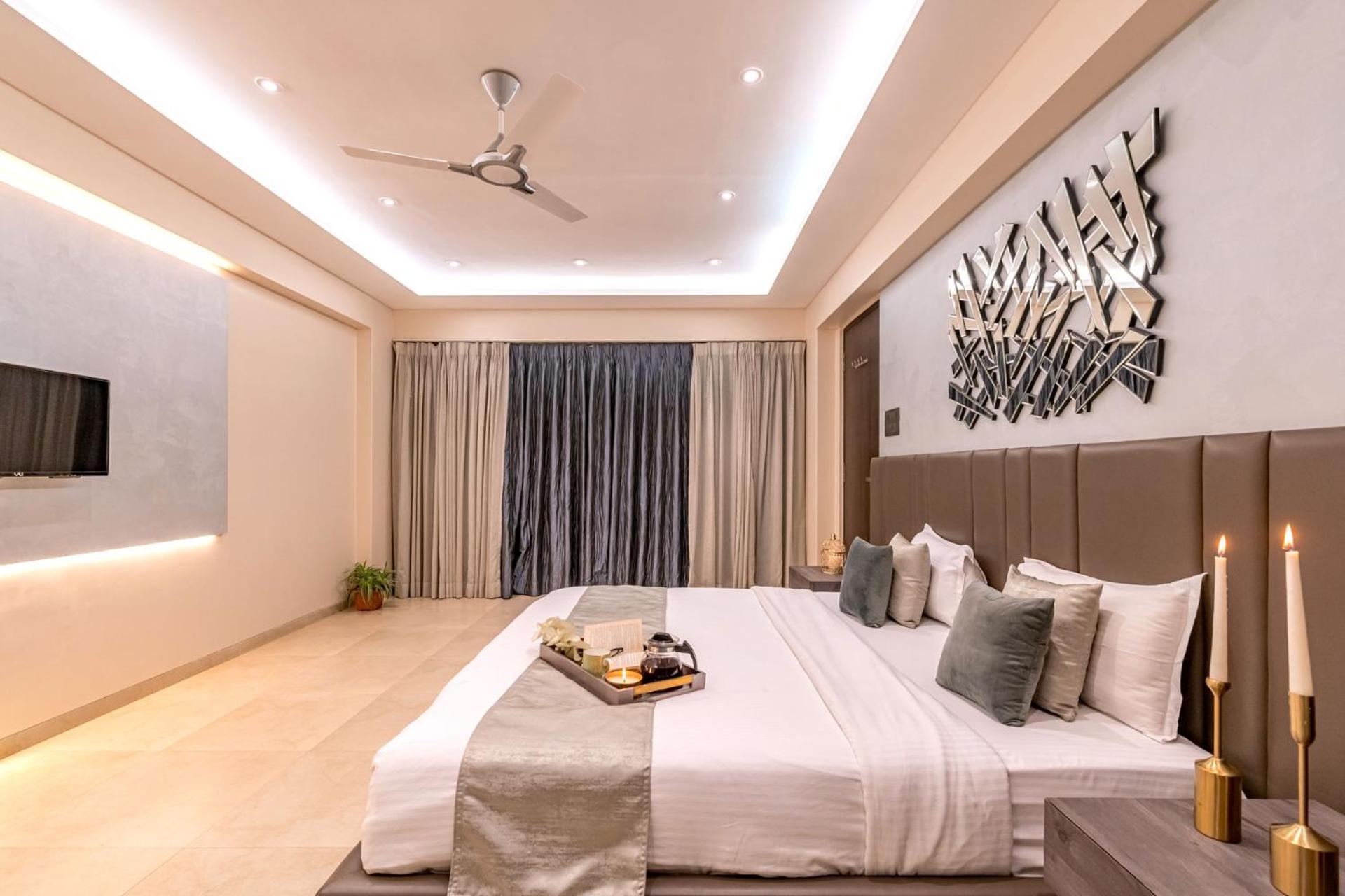 Villa Grande Montana By Stayvista - Luxurious Hillside Featuring Pool, Theater, And Games