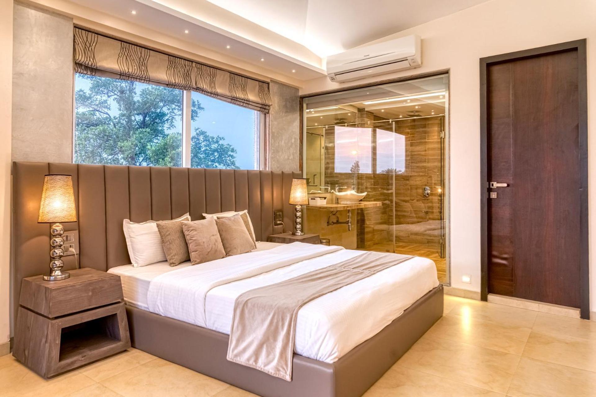 Villa Grande Montana By Stayvista - Luxurious Hillside Featuring Pool, Theater, And Games *