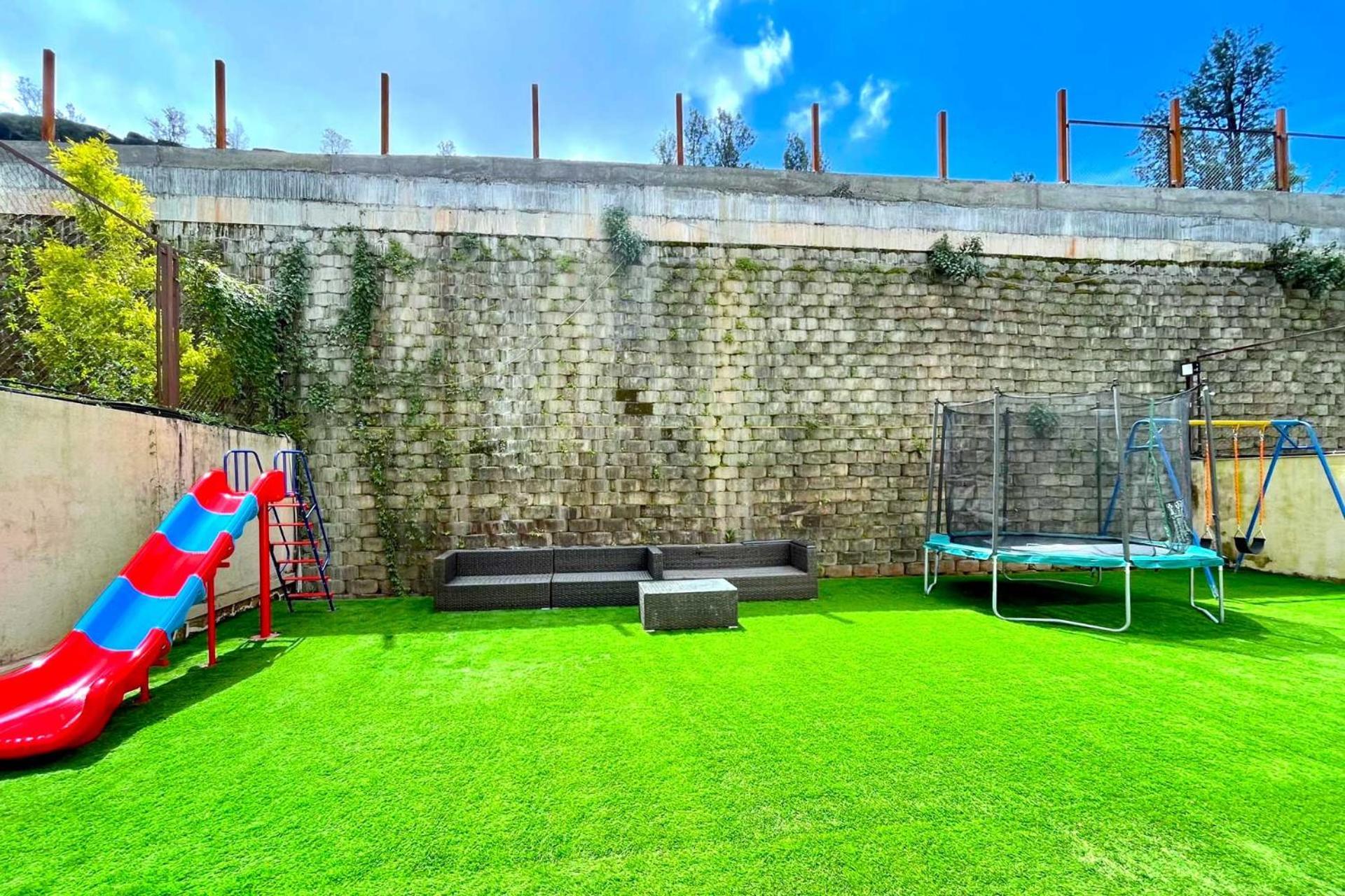 Villa Grande Montana By Stayvista - Luxurious Hillside Featuring Pool, Theater, And Games *