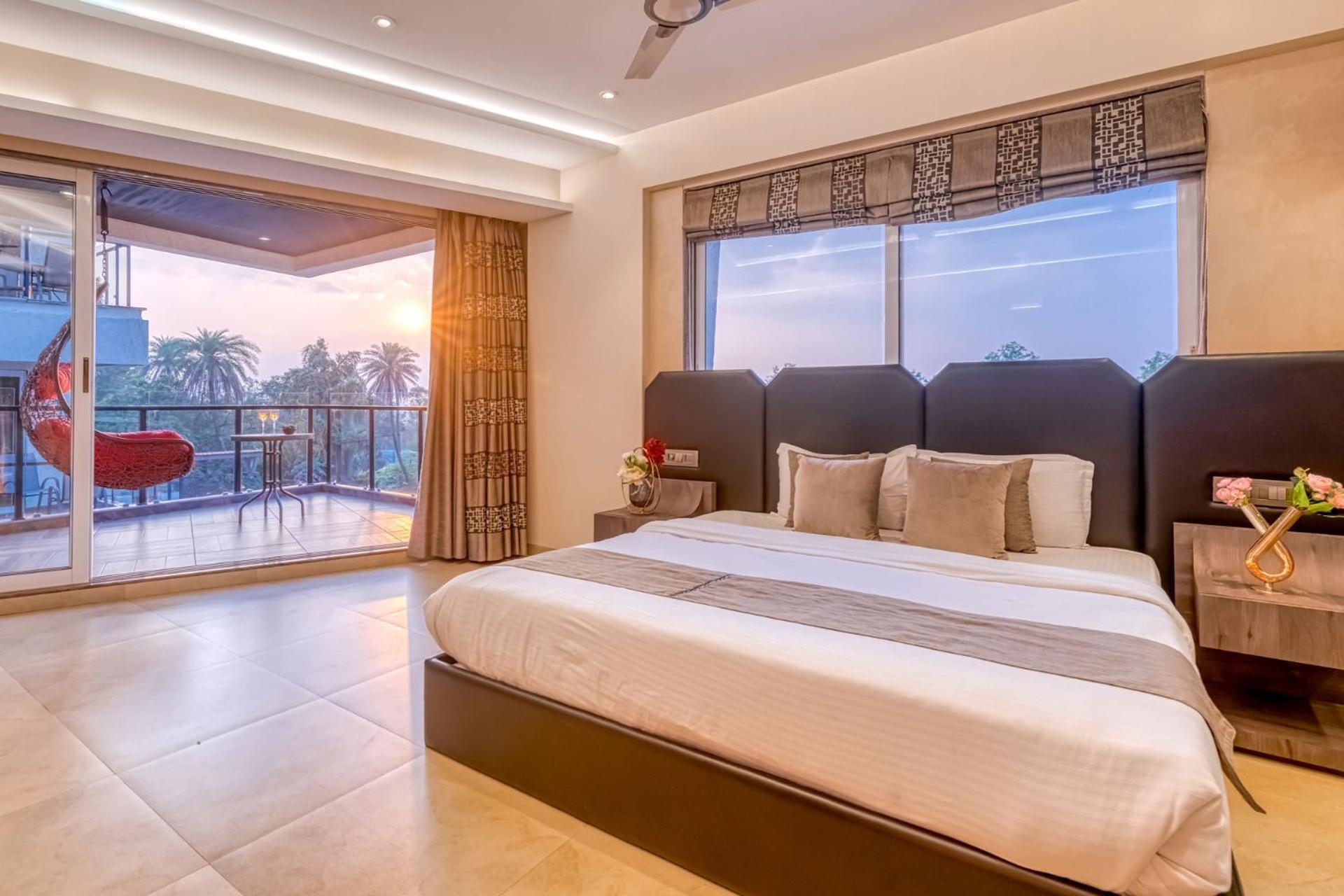 Grande Montana By Stayvista - Luxurious Hillside Featuring Pool, Theater, And Games