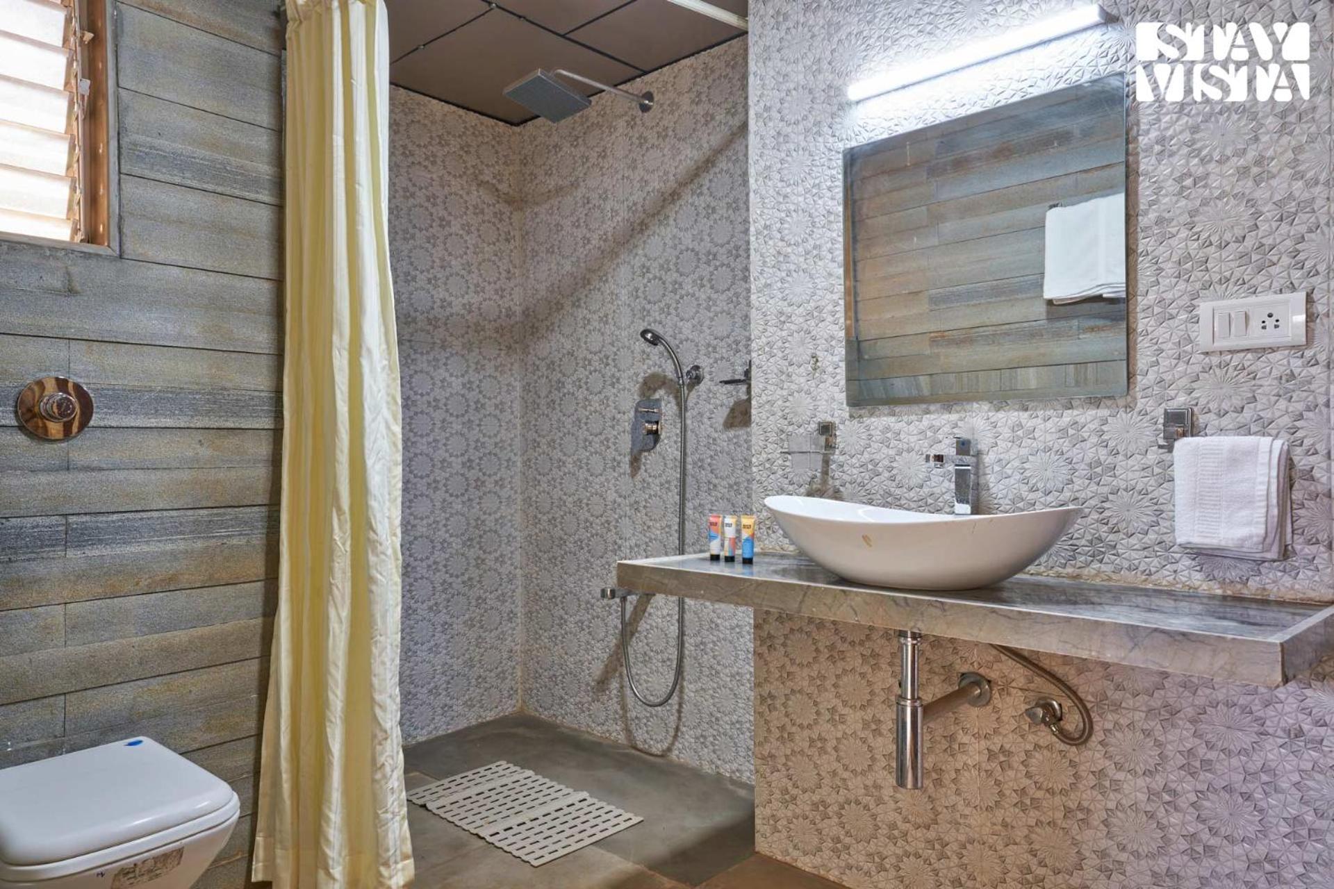 Villa Stayvista's Tableland Vista - Hill-view Haven With Jacuzzi & Terrace *
