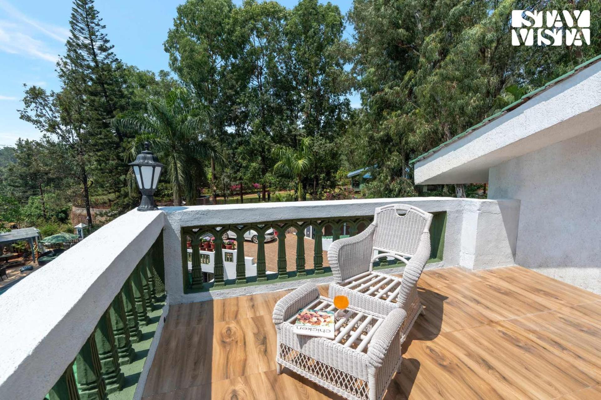 Stayvista's Grace & Light - Hill-view With Outdoor Pool, Terrace & Games Villa Panchgani