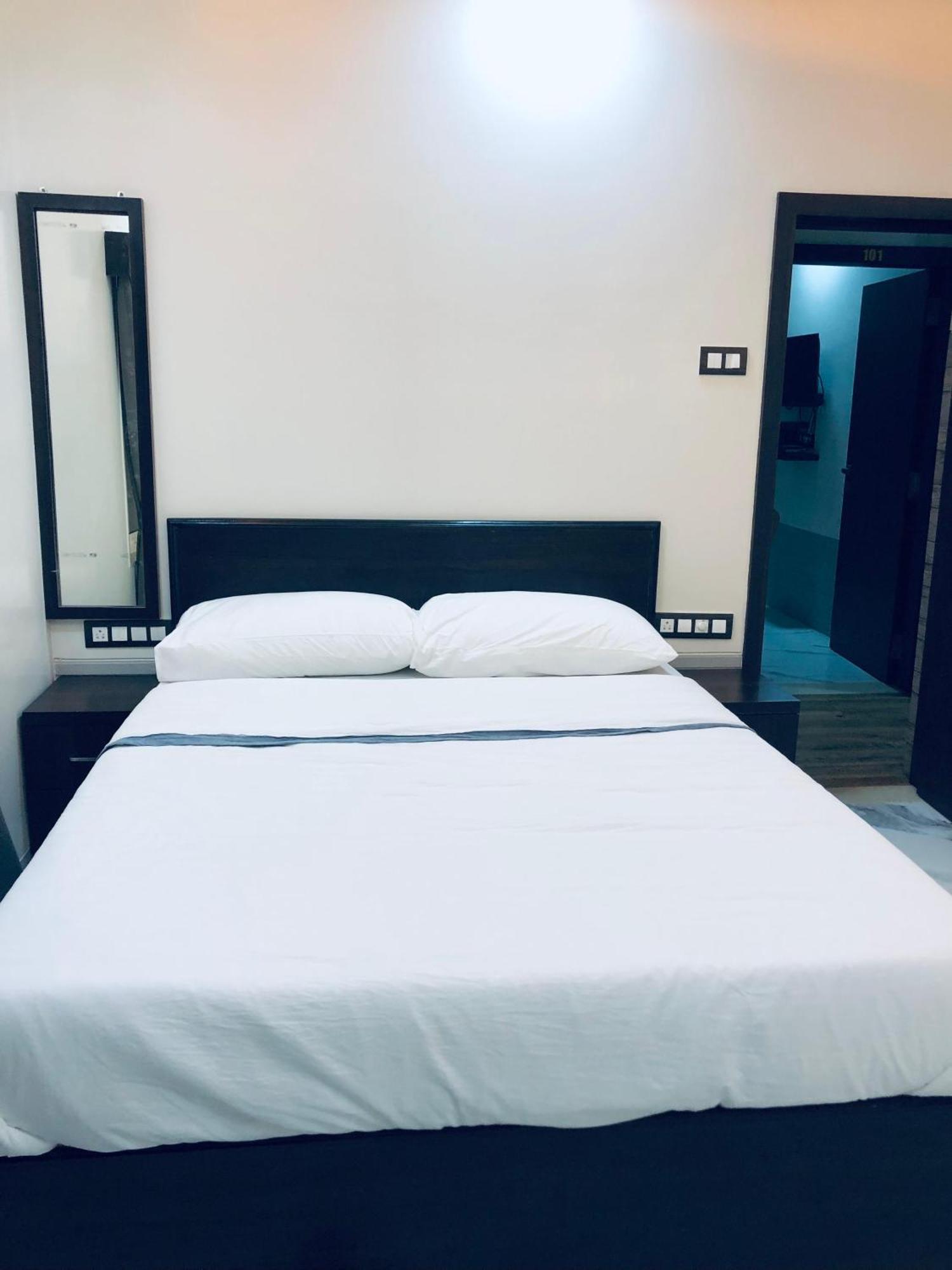 Sameena Guest house *
