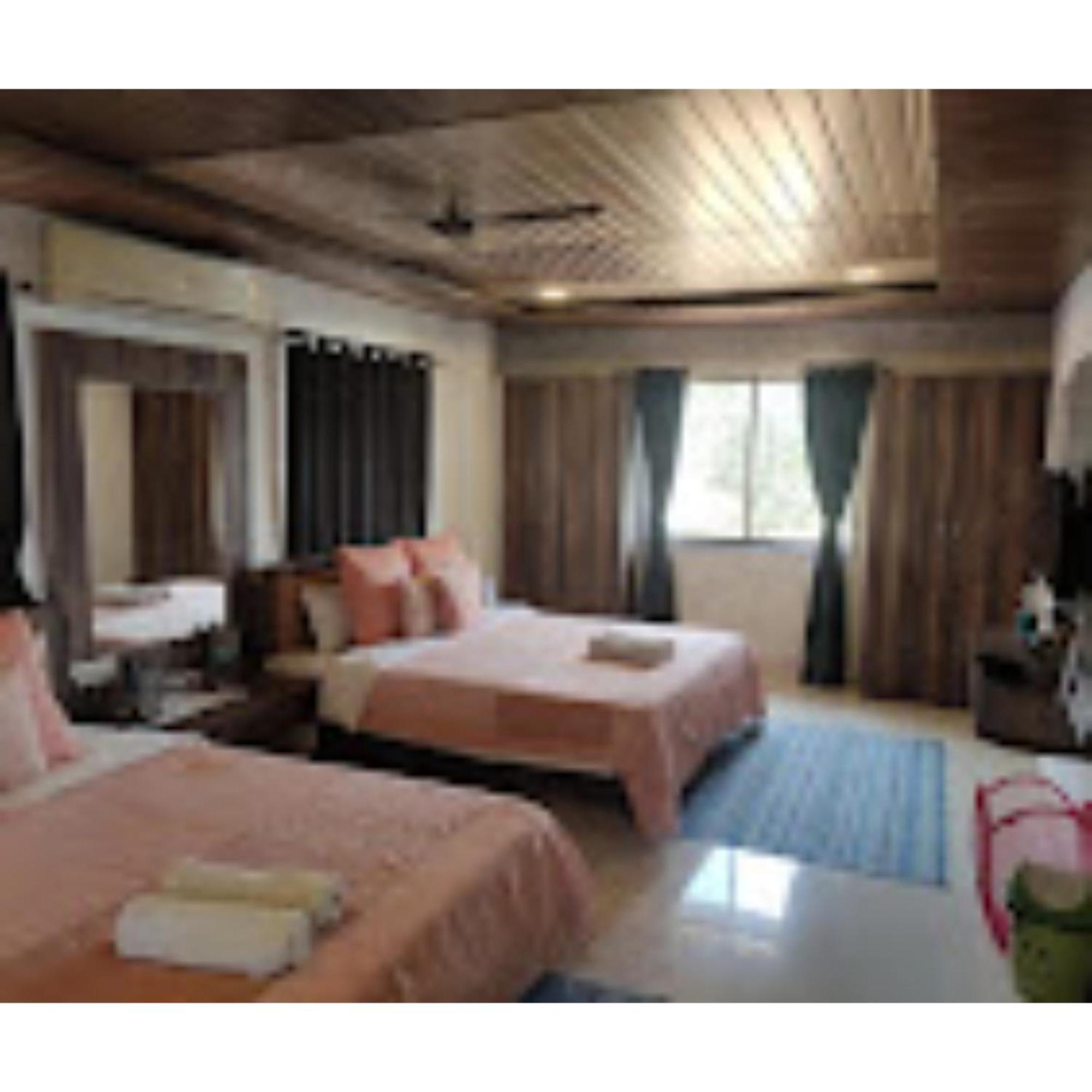 Strawberry County Hotel 3*