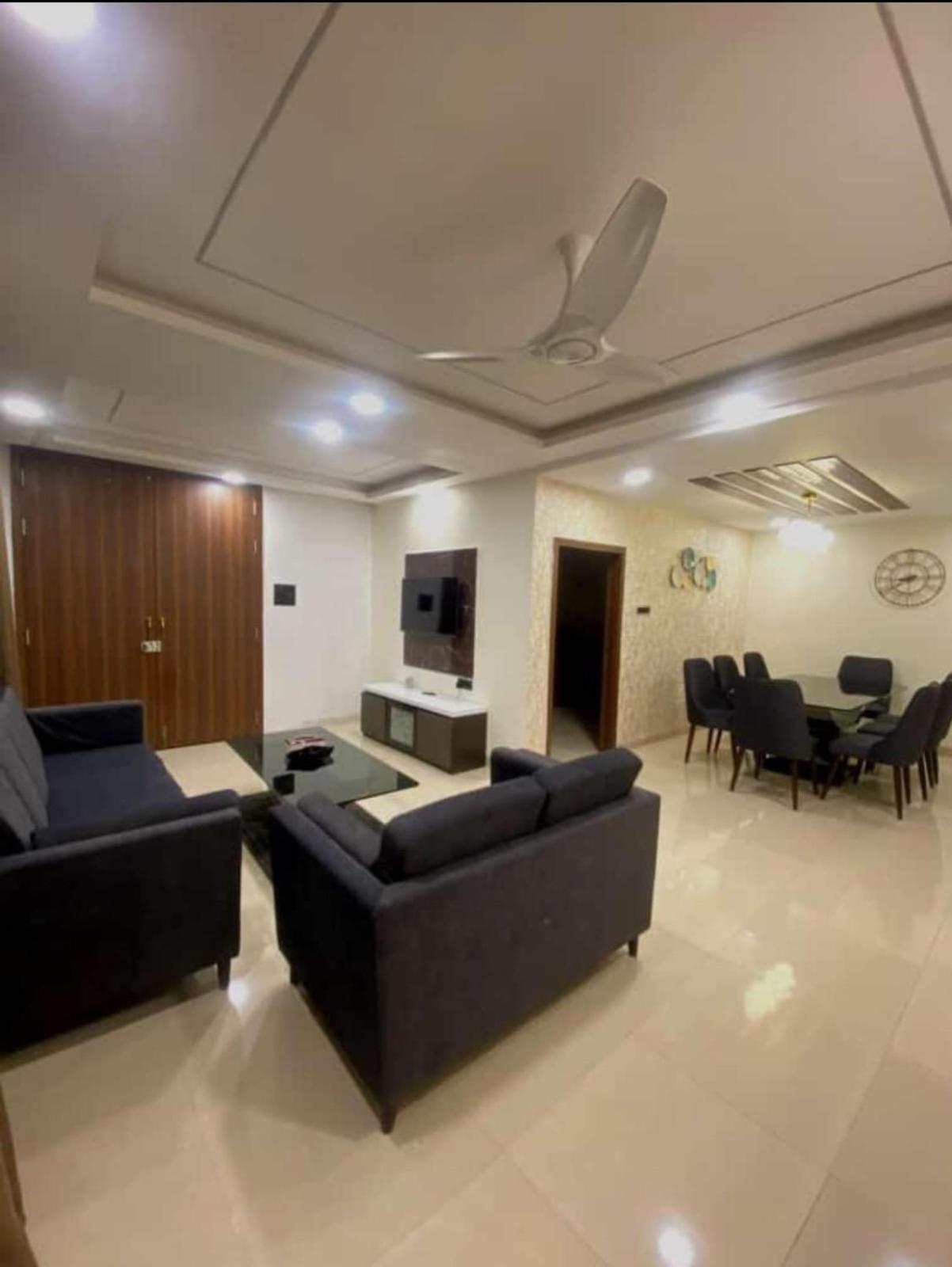 Villa Mirage Luxurious Valley View With Huge Lawn Area