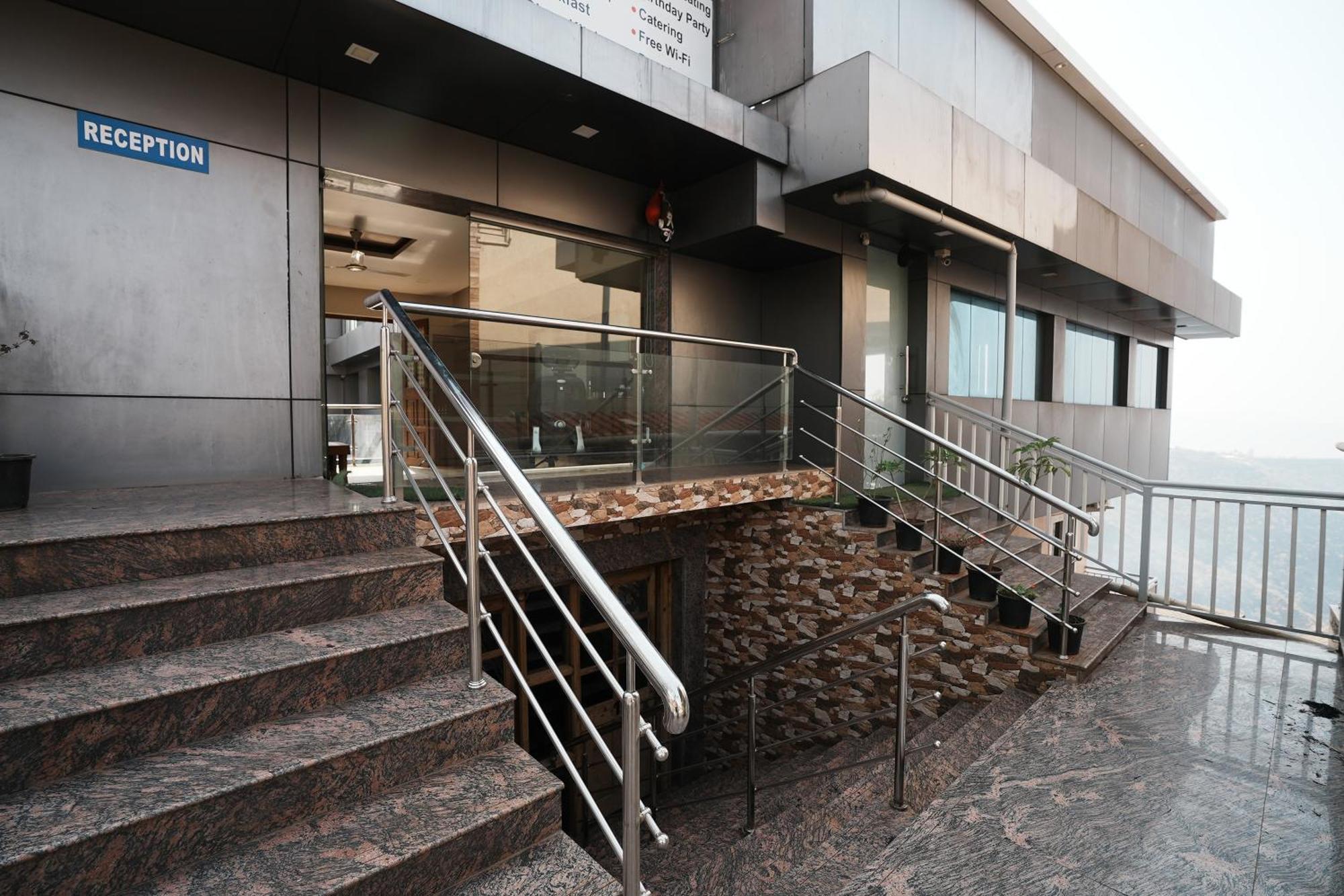Kaizen & Resto Hotel