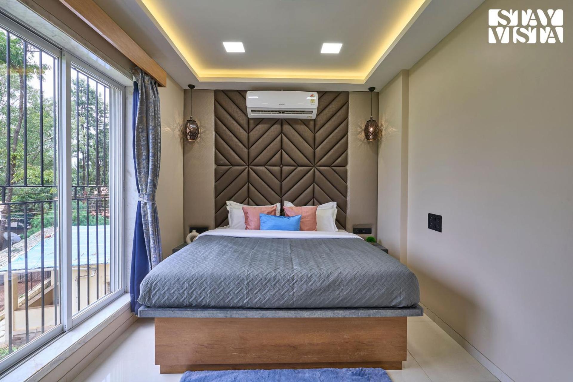 Elegant Escapes With Swimming Pool, Lawn & Bonfire At By Stayvista Villa *