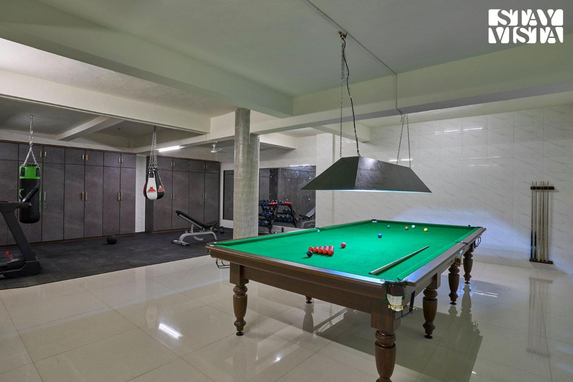 Elegant Escapes With Swimming Pool, Lawn & Bonfire At By Stayvista *