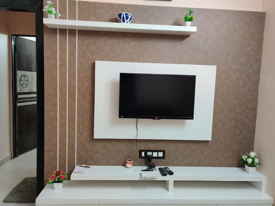 2 Bhk Hilltop Haven Apartment *