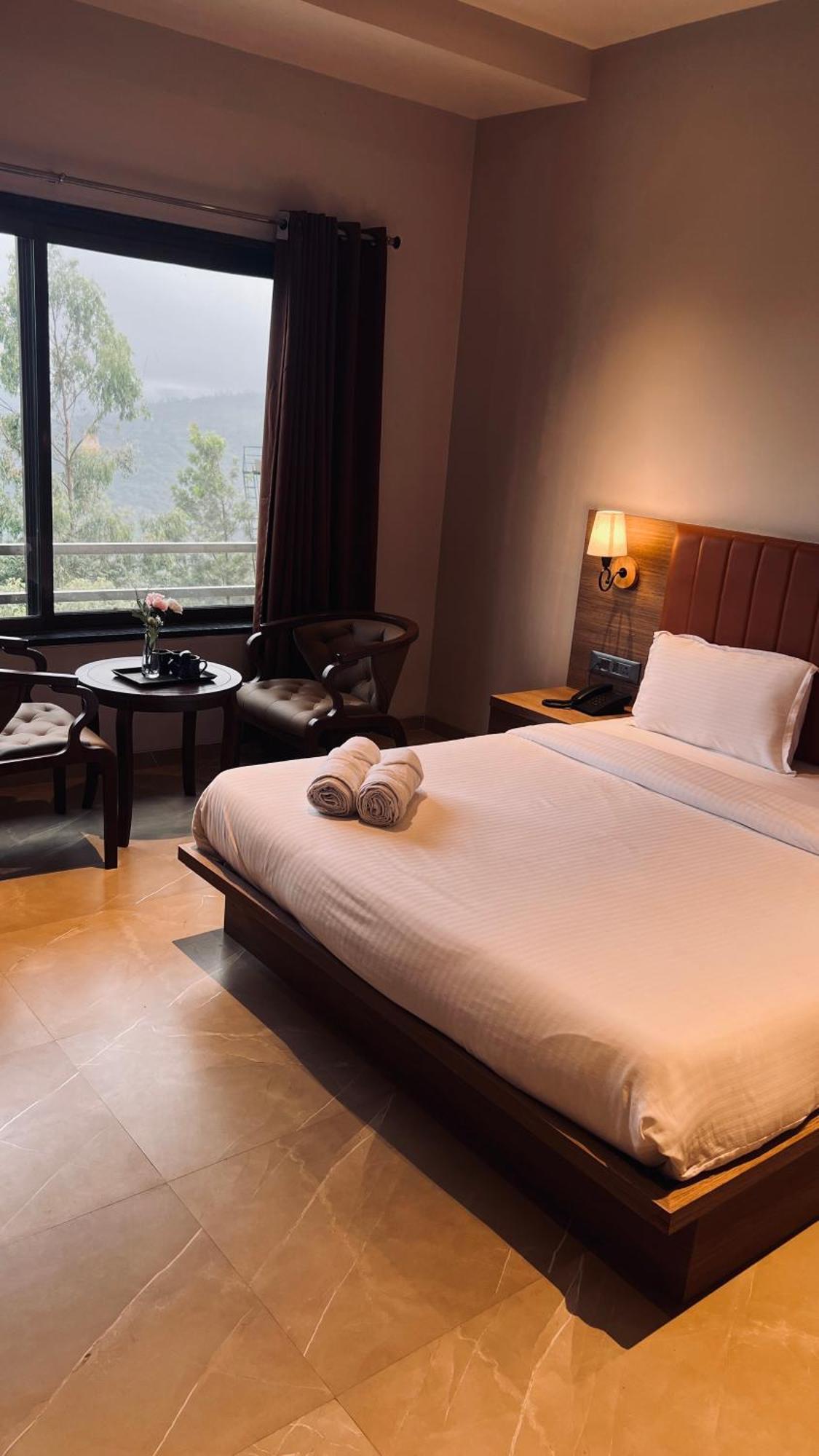 Jumbo Serene Hotel 3*