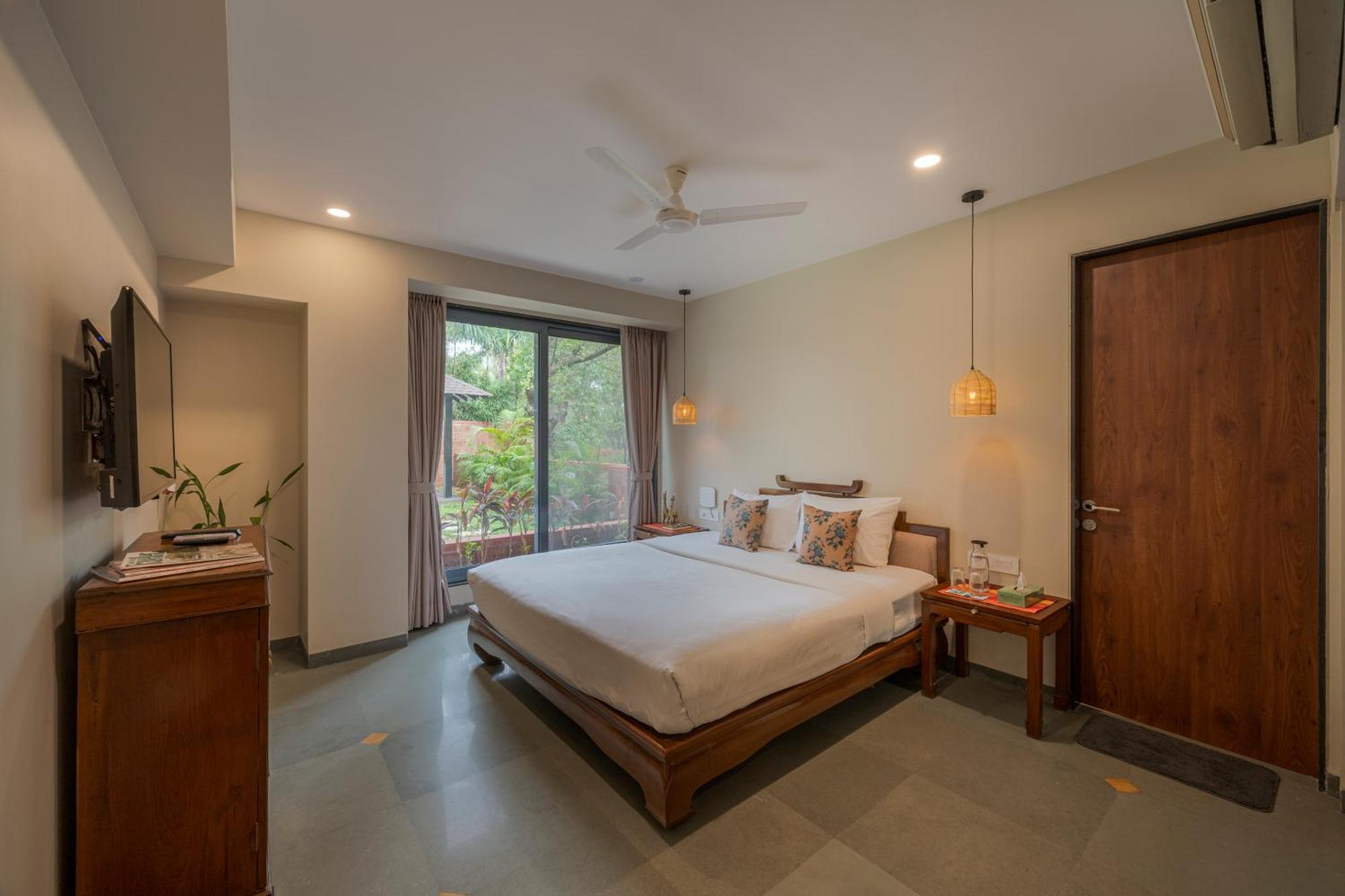 Villa Saffronstays Red Brick House, - Rustic With Huge Lawn And Terrace *