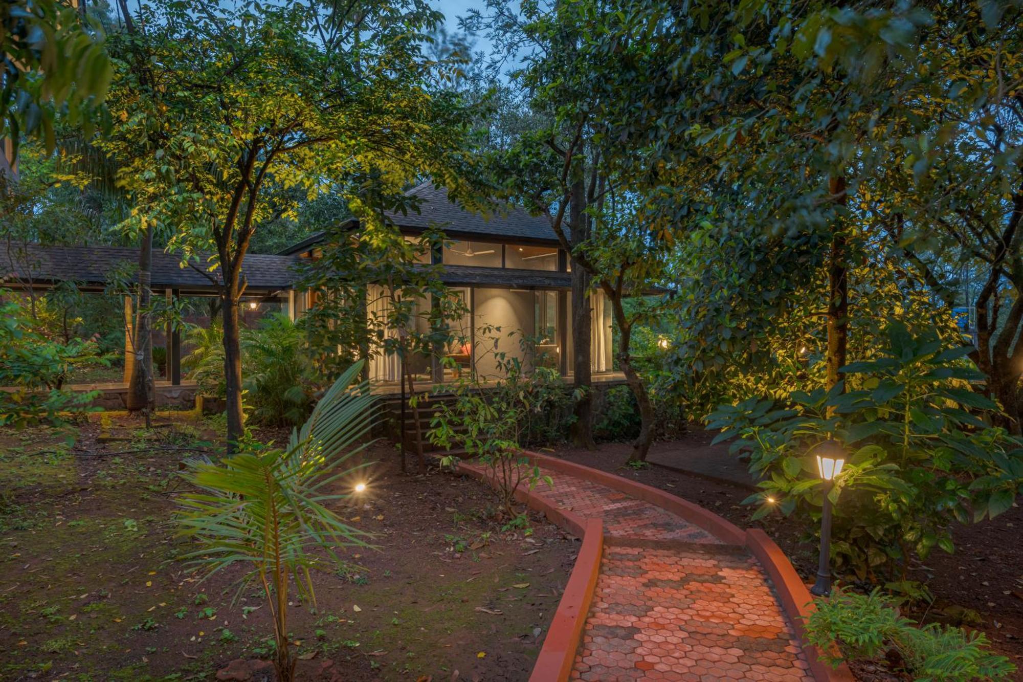 Saffronstays The Glasshouse, - Beautiful Glass For Couples Panchgani