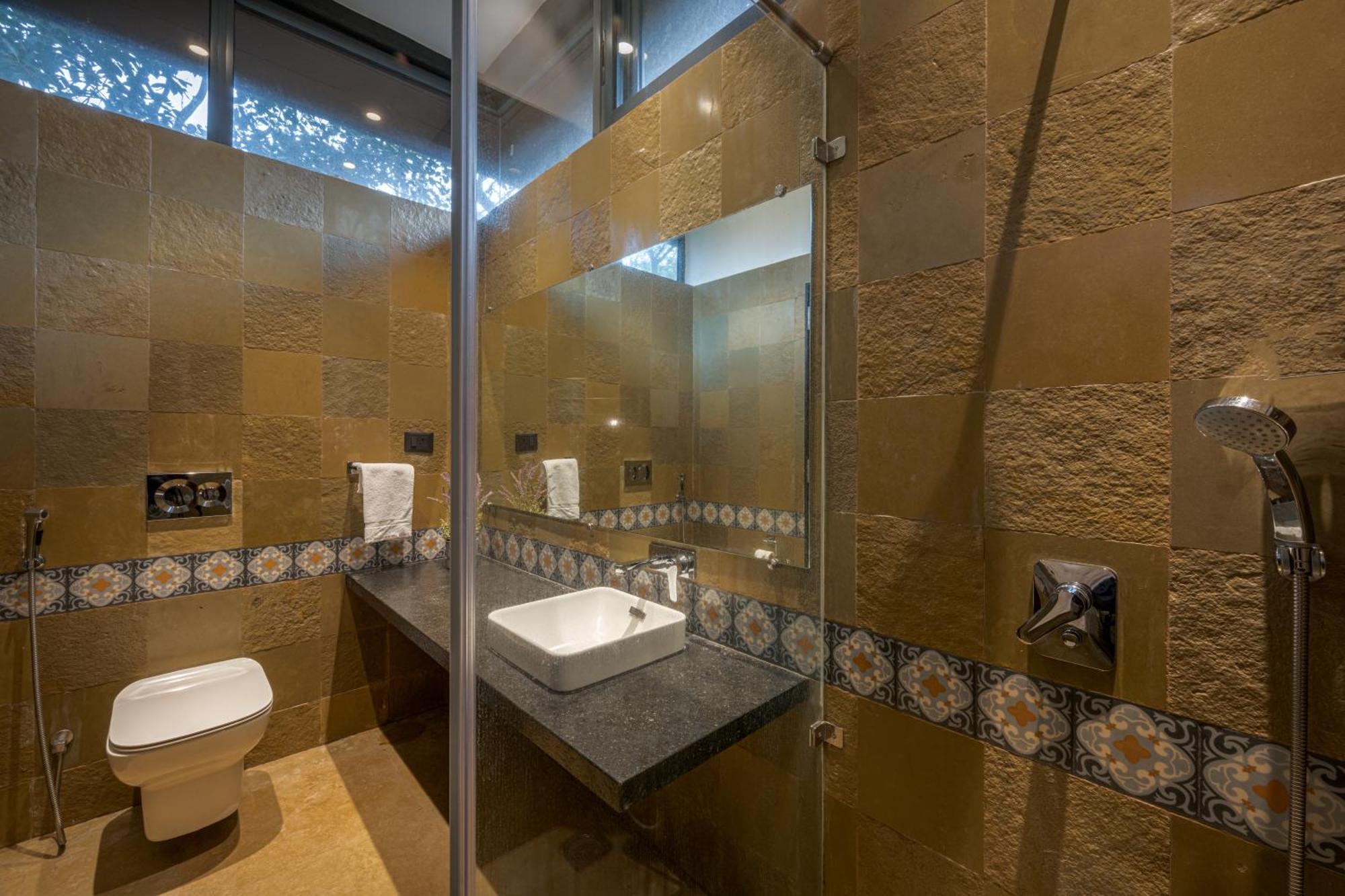 Saffronstays The Glasshouse, - Beautiful Glass For Couples Panchgani