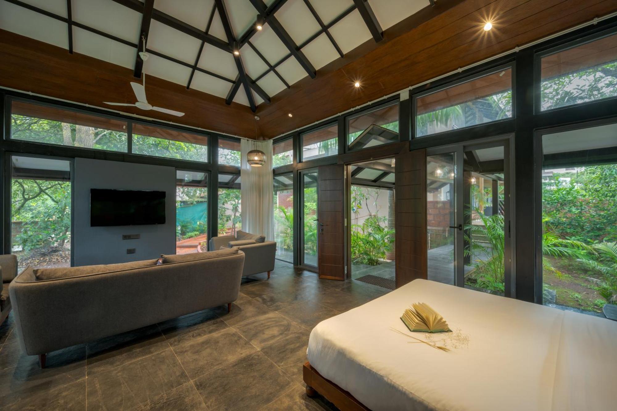 Saffronstays The Glasshouse, - Beautiful Glass For Couples Villa *