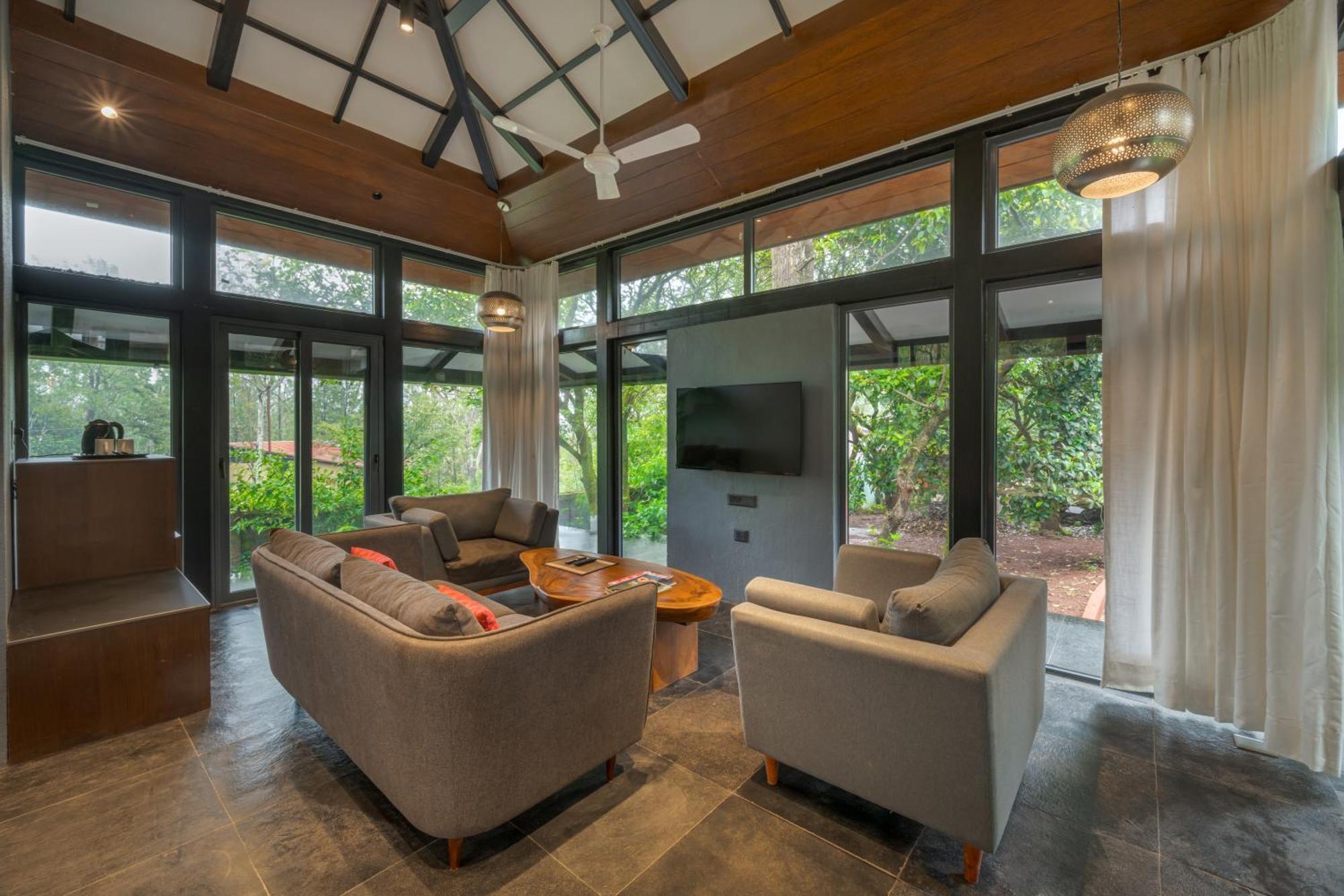 Villa Saffronstays The Glasshouse, - Beautiful Glass For Couples *