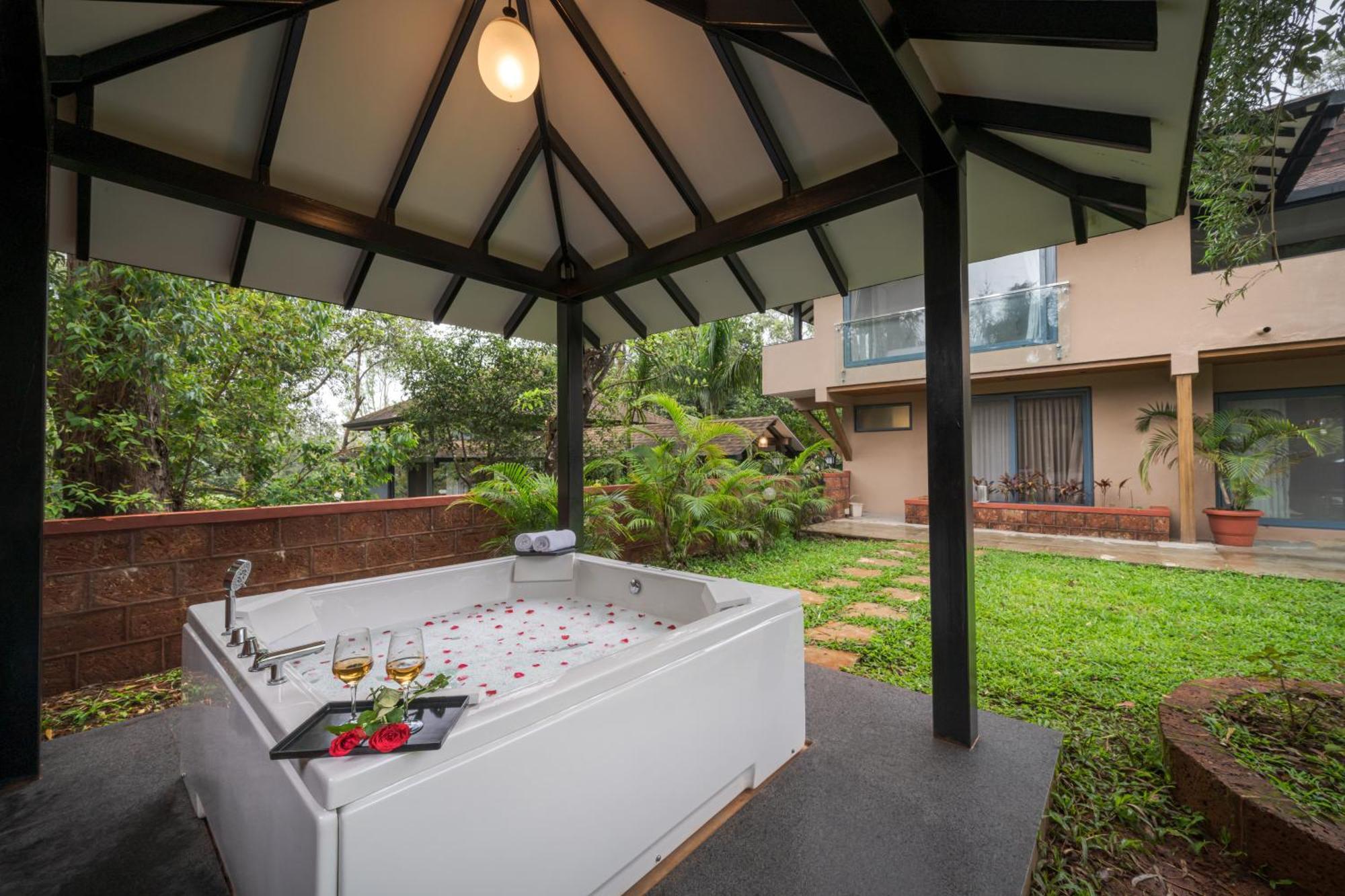 Villa Saffronstays Red Brick House, - Rustic With Huge Lawn And Terrace *