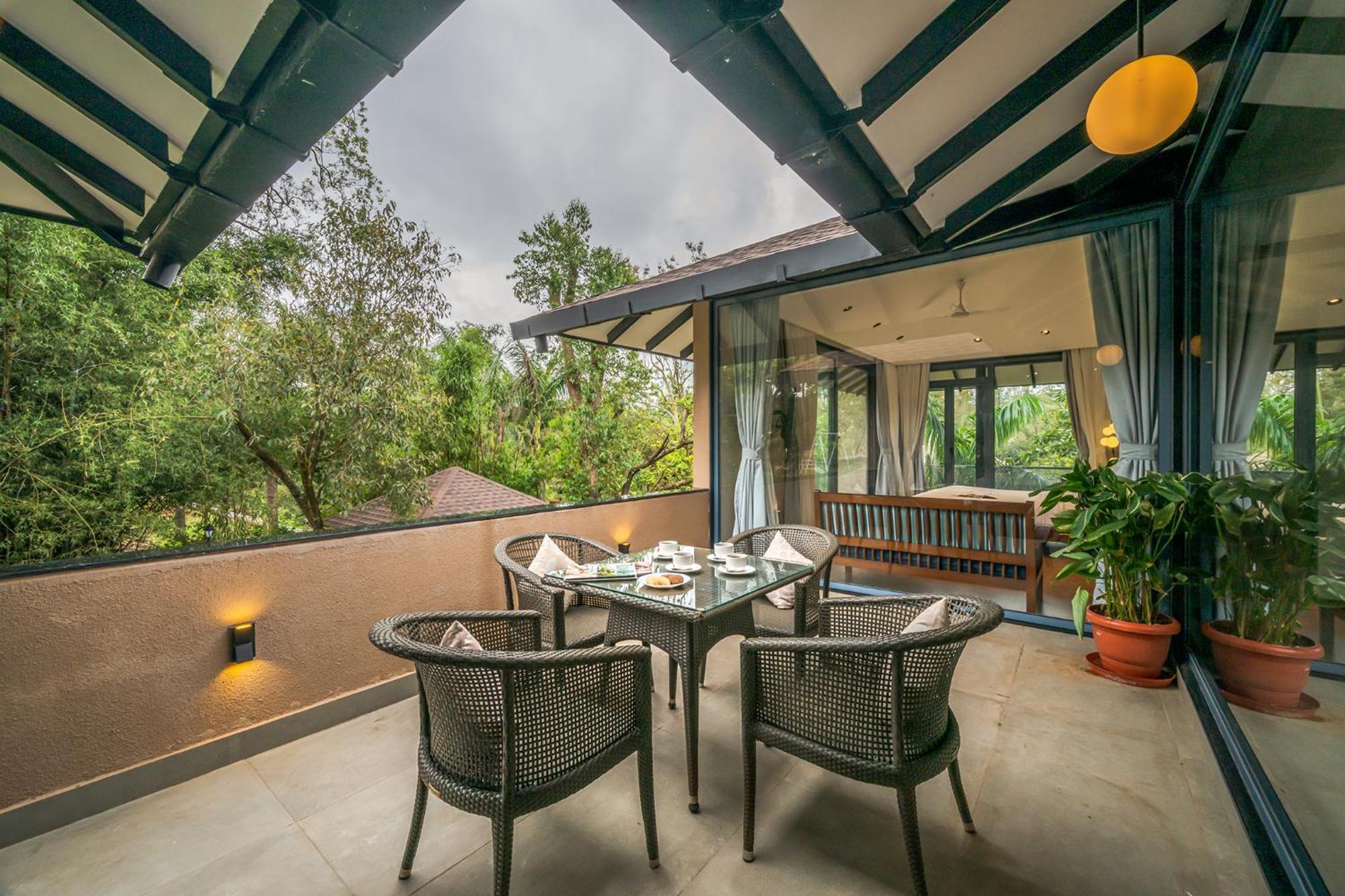 Villa Saffronstays The Glass Grove