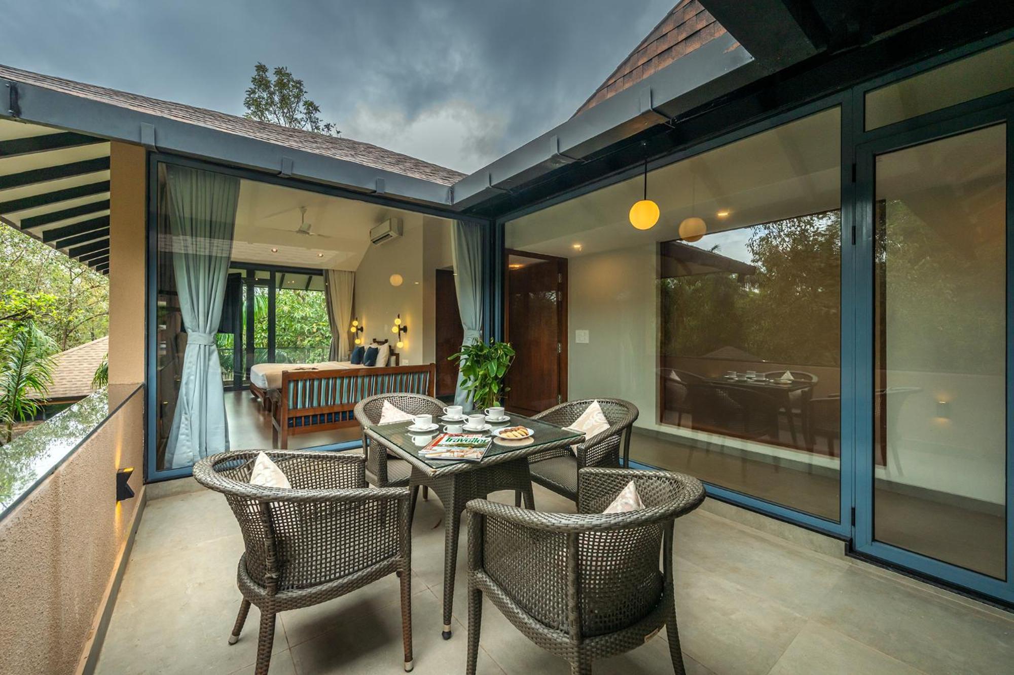 Villa Saffronstays The Glass Grove *