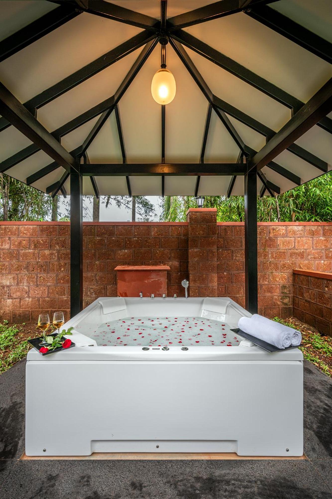 Villa Saffronstays The Glass Grove Panchgani