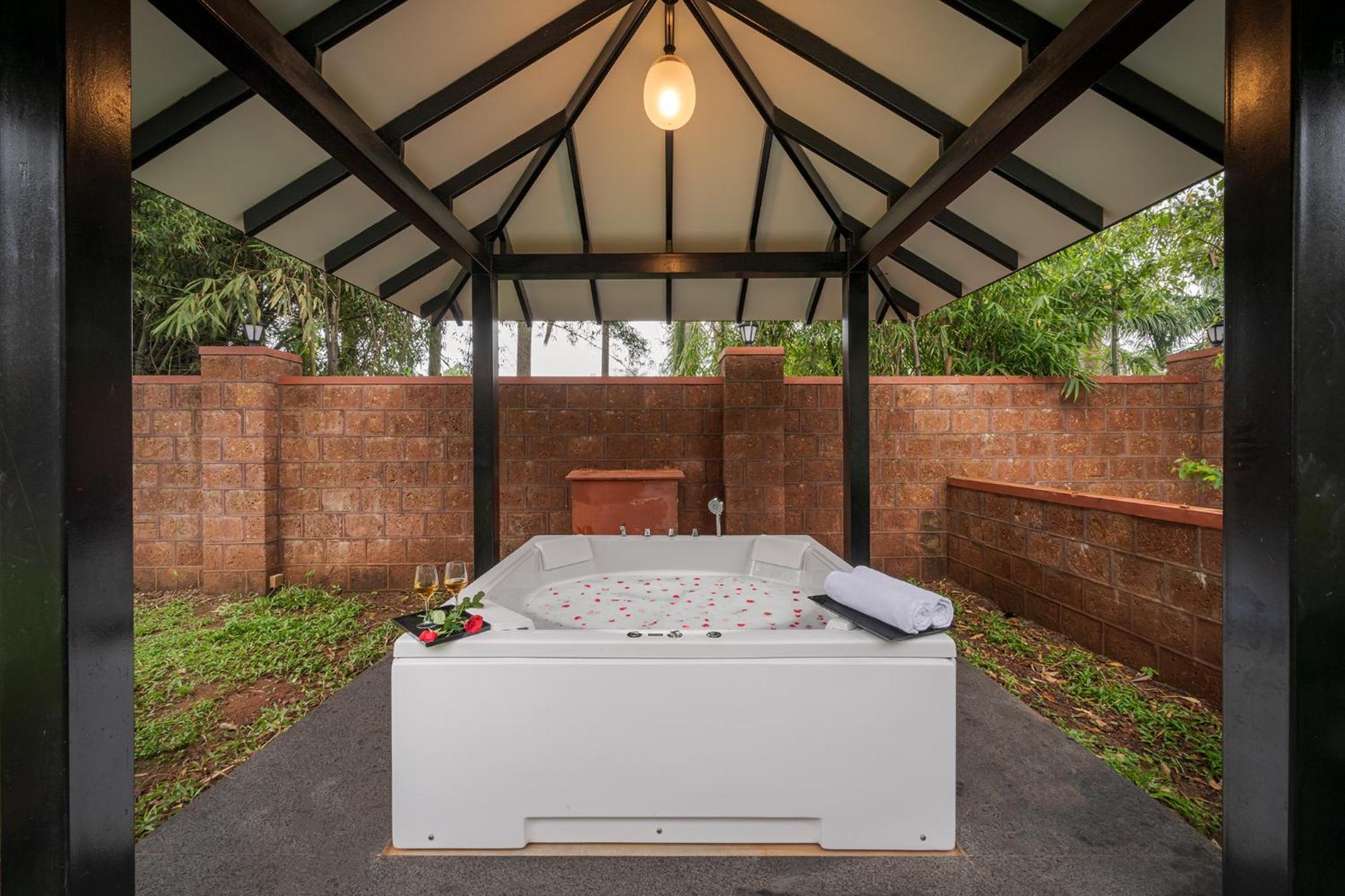 Saffronstays The Glass Grove * Panchgani