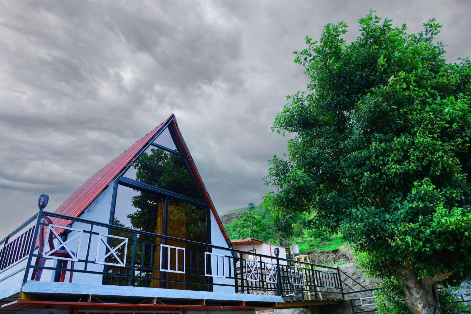Resort Shivar Agro Tourism And Mahu Dam