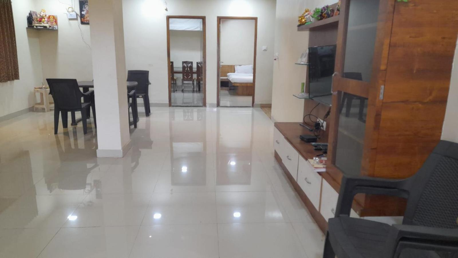 Adinath Hotel *
