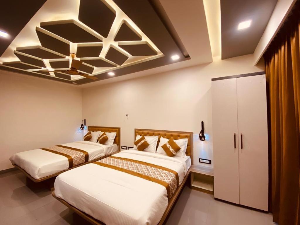 Hollywood Palace 3*