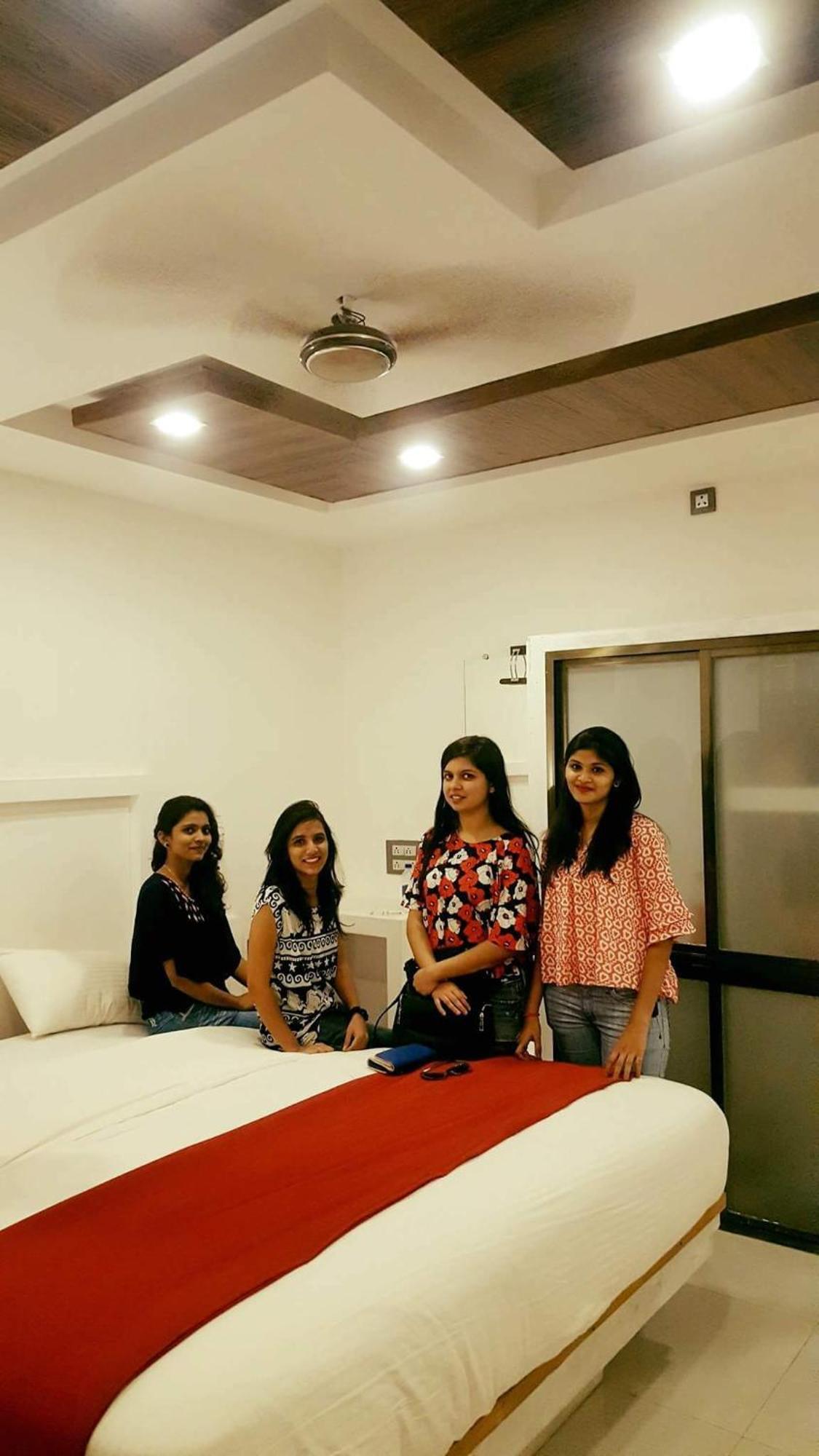 Hotel Hollywood Palace Panchgani