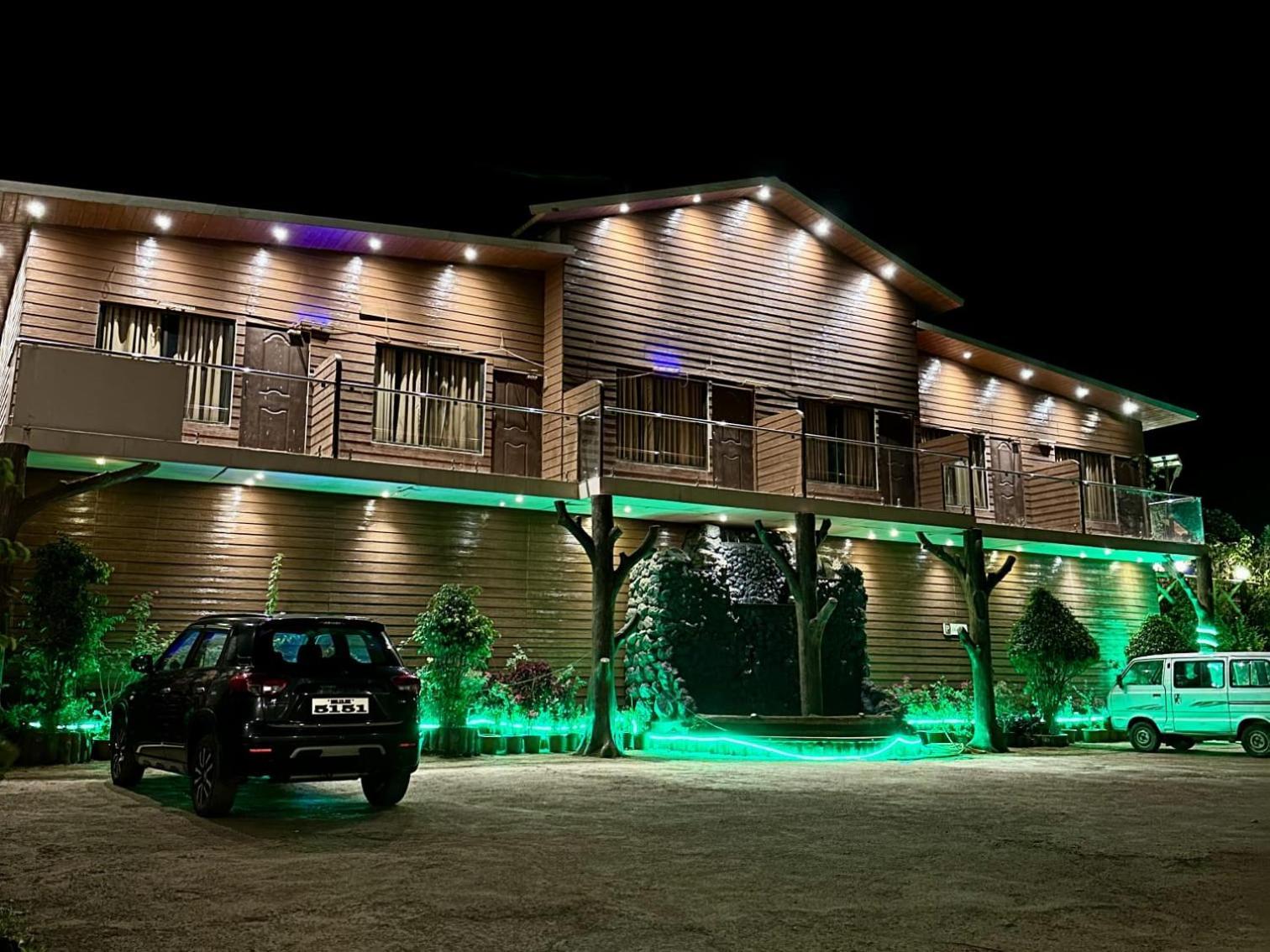 Hollywood Palace 3*