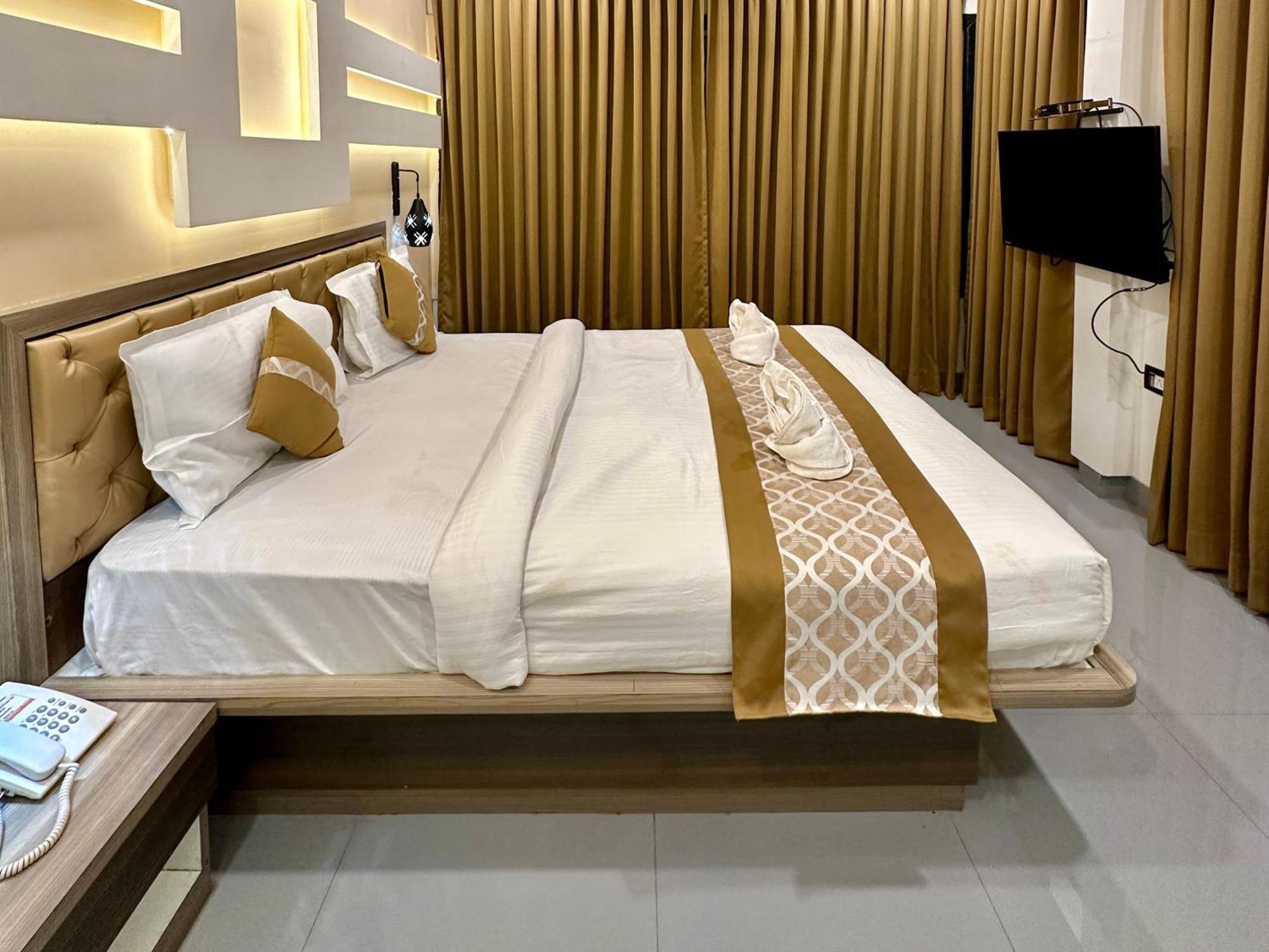 Hollywood Palace 3*