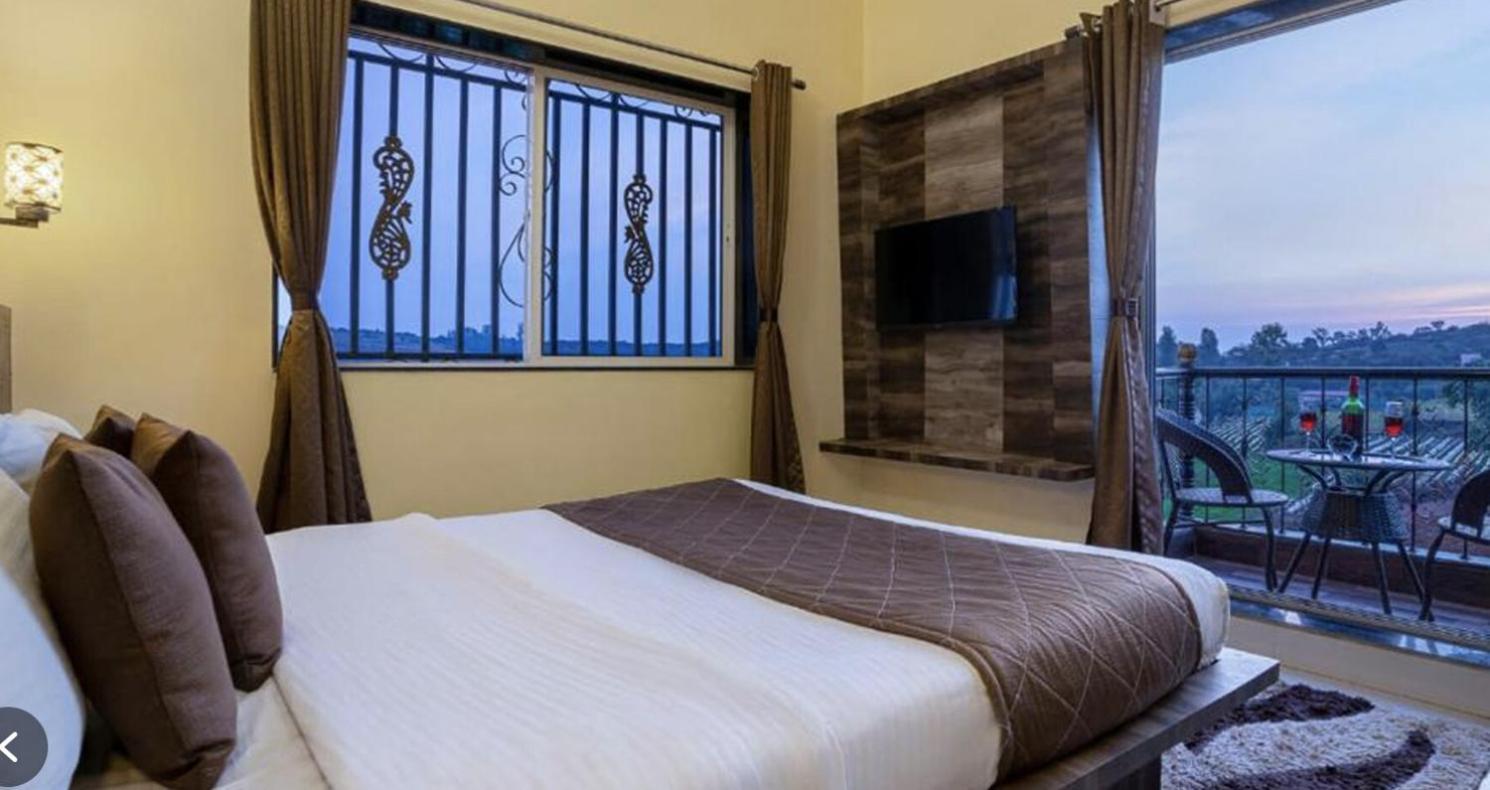 Holiday home Shivanya Palace- A Purple Mansion 7bhk