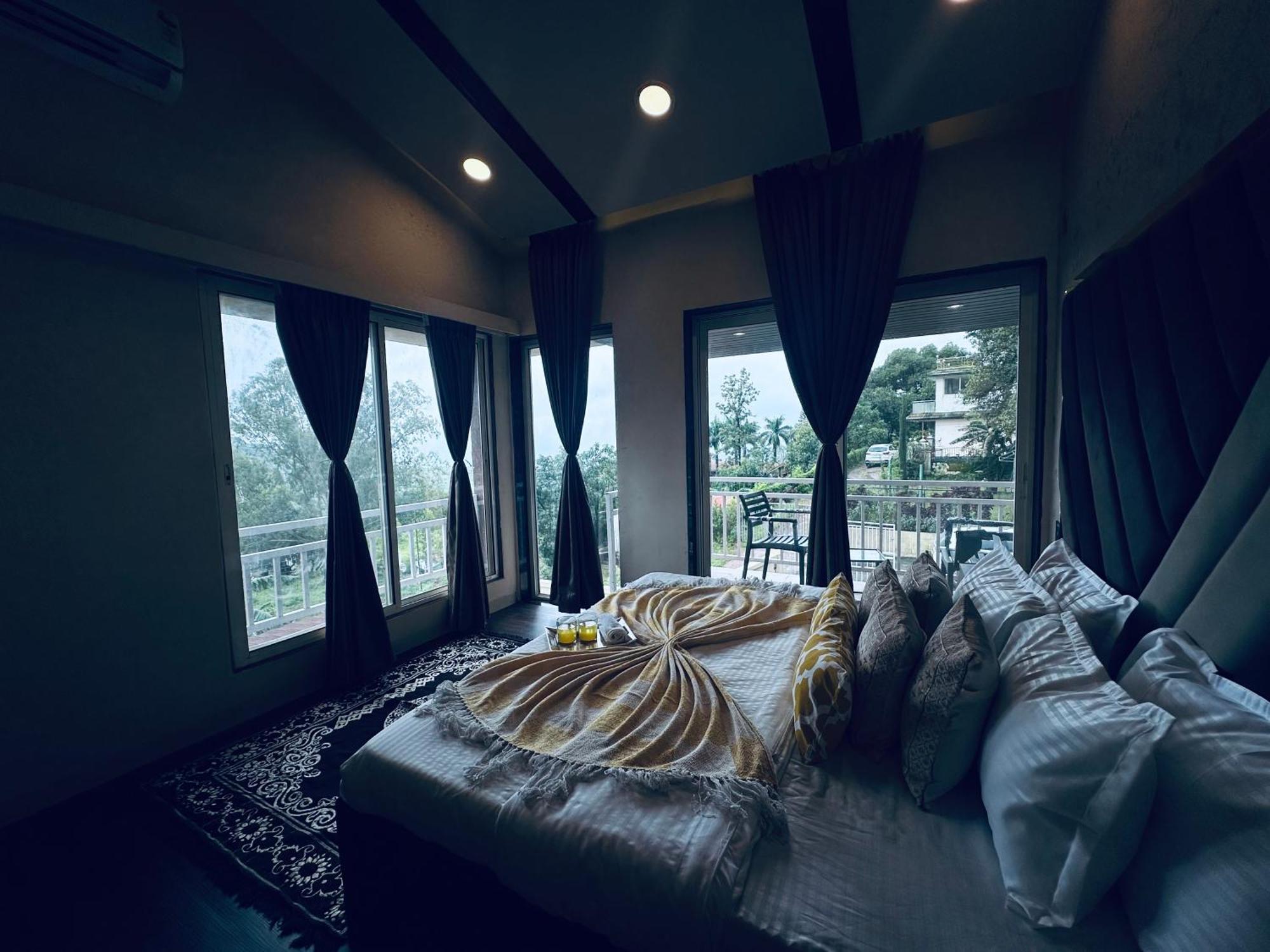 Lifeline Villas - Mirage Valley View Luxurious Villa With Table Land View Villa *