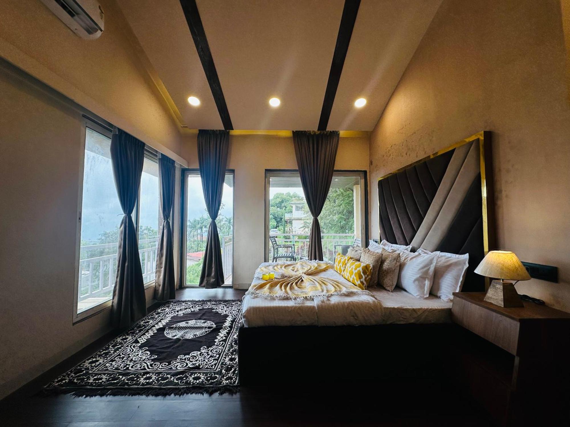 Villa Lifeline Villas - Mirage Valley View Luxurious Villa With Table Land View *
