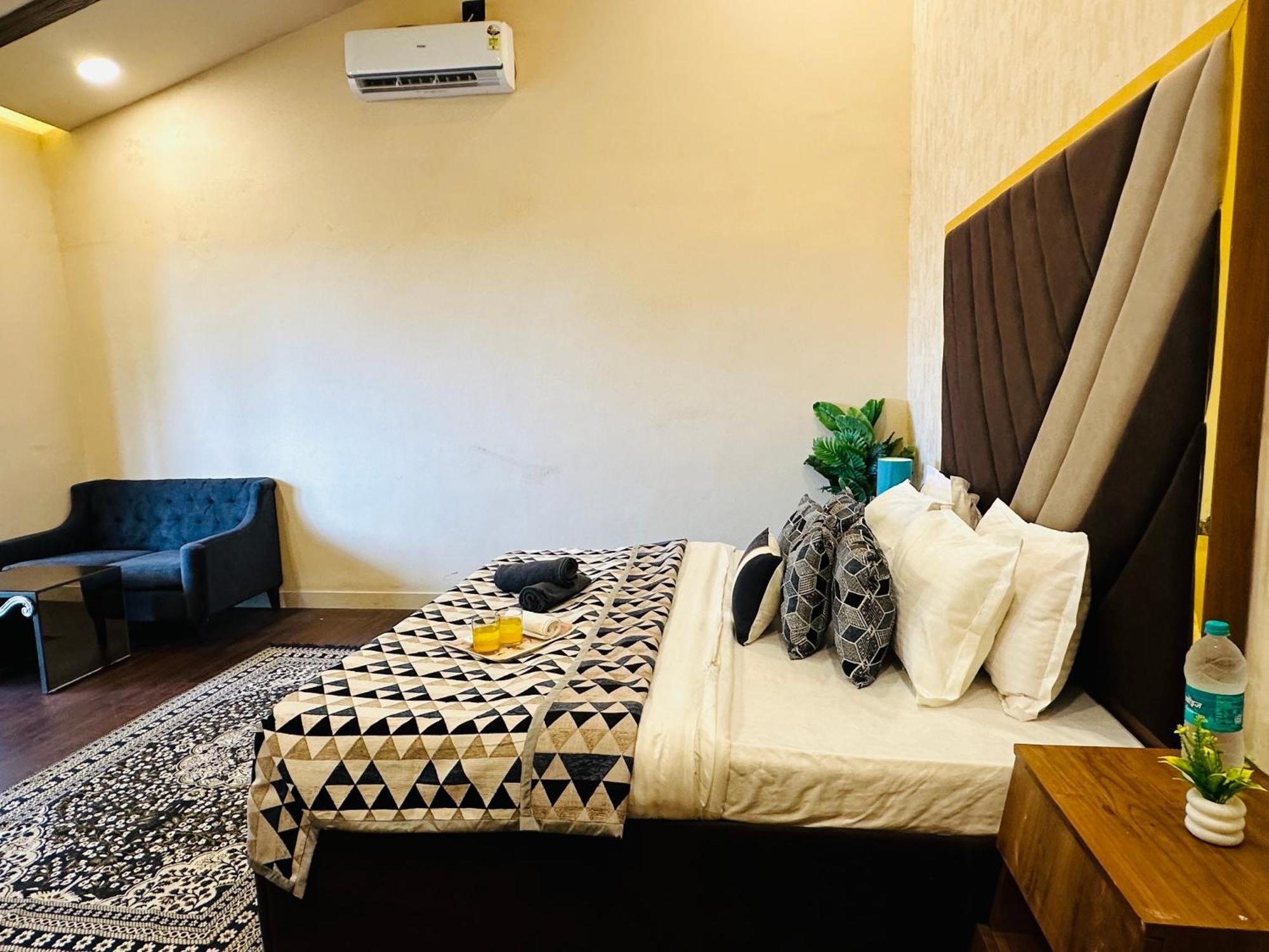 Lifeline Villas - Mirage Valley View Luxurious Villa With Table Land View