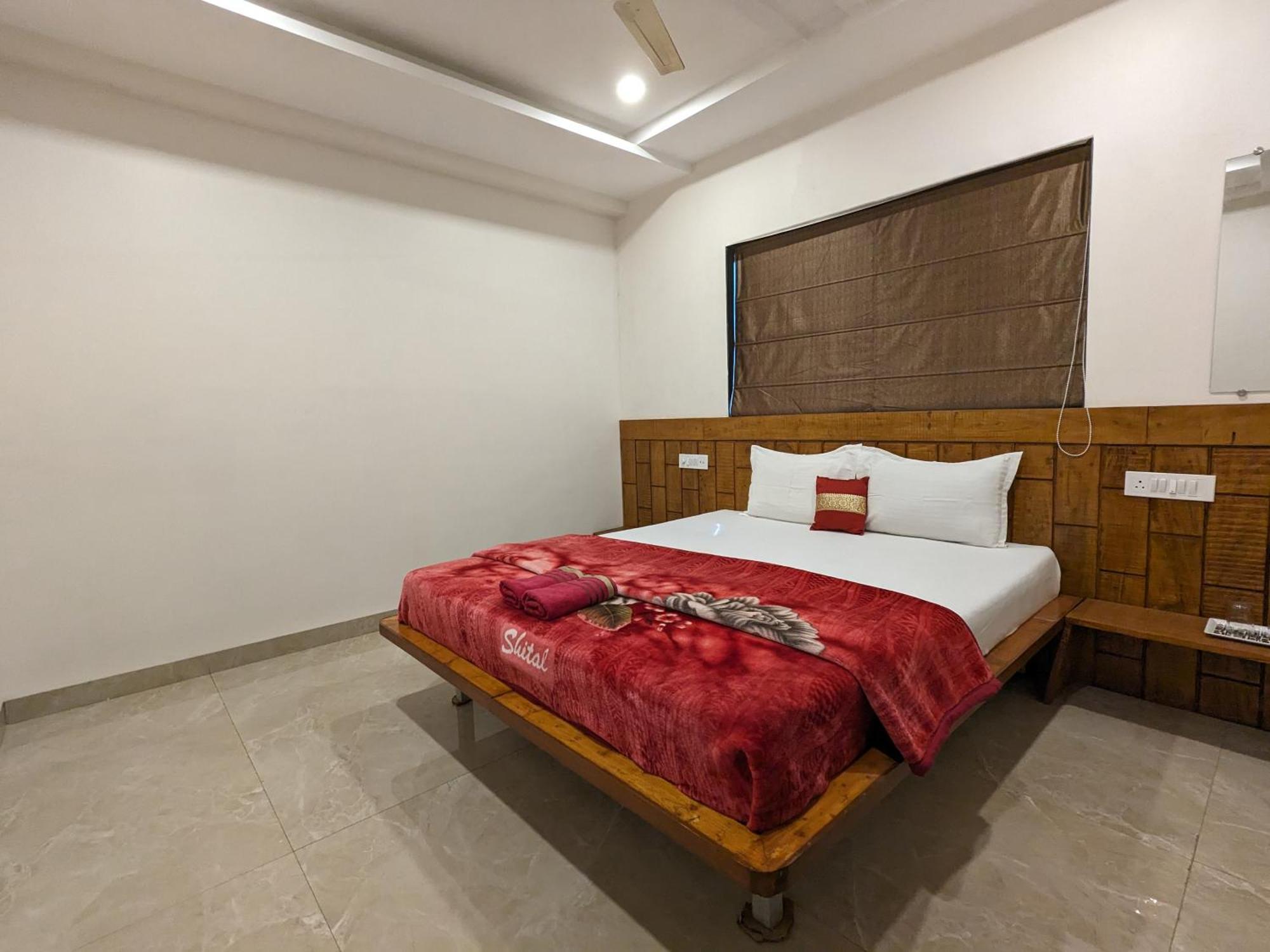 And Samarth Palace 3* Panchgani